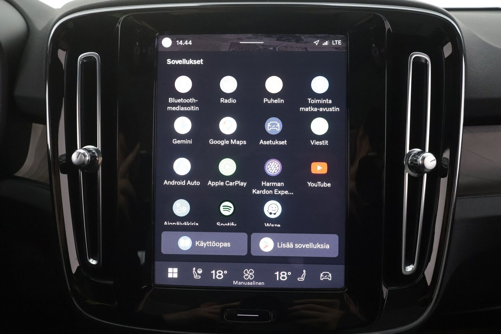 Volvo C40 2023 Recharge Twin Ultimate aut - | ACC | ILP | Koukku | Pixel-LED | Harman/Kardon | Lasikatto | Muistipenkki | Sporttipenkit | Pilot Assist | BLIS | Keyless | 2x renkaat aluin |