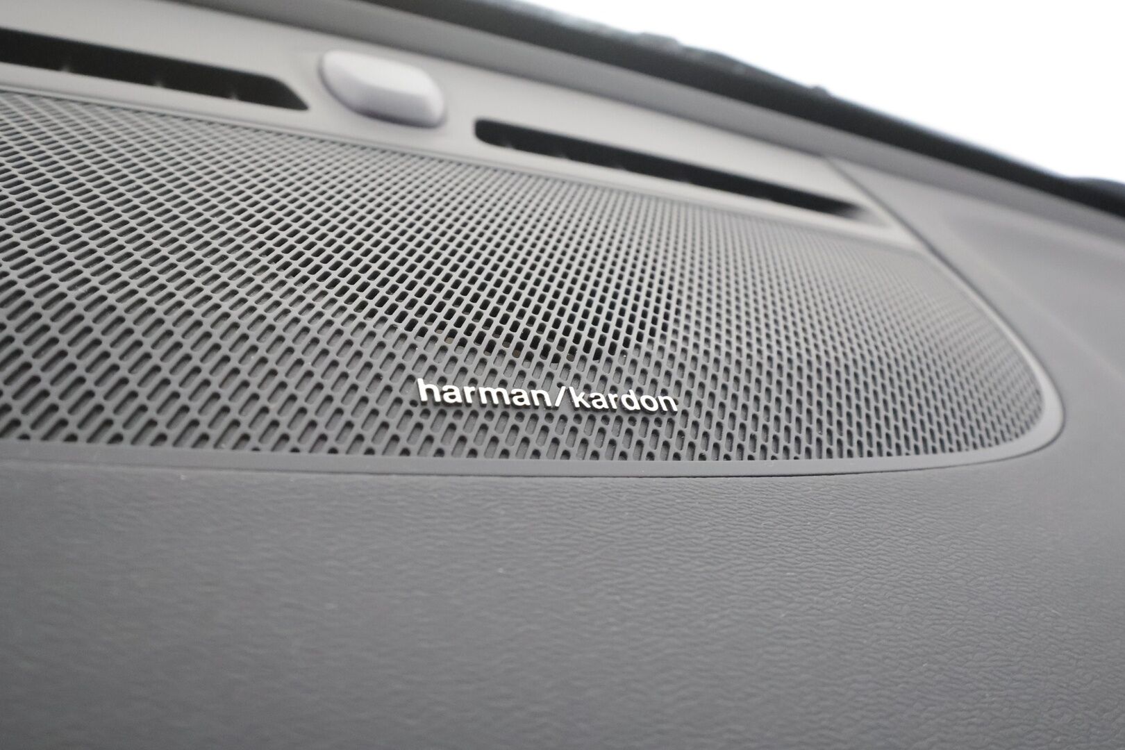 Volvo C40 2023 Recharge Twin Ultimate aut - | ACC | ILP | Koukku | Pixel-LED | Harman/Kardon | Lasikatto | Muistipenkki | Sporttipenkit | Pilot Assist | BLIS | Keyless | 2x renkaat aluin |