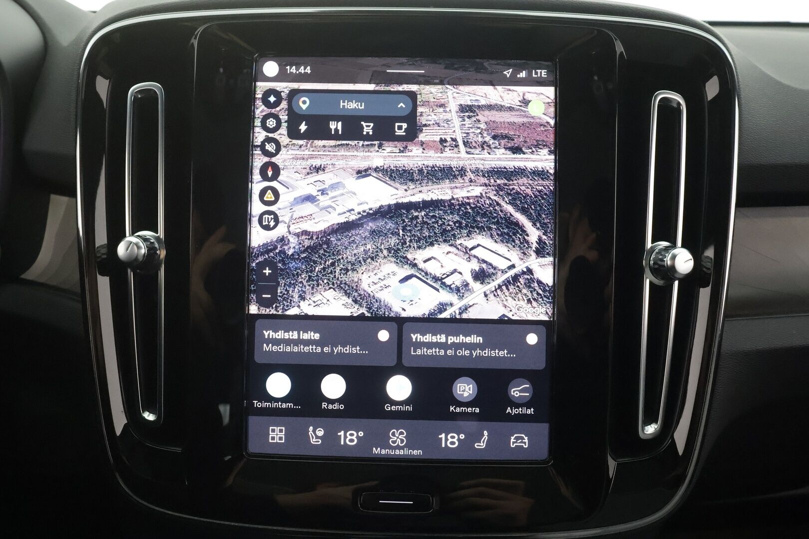 Volvo C40 2023 Recharge Twin Ultimate aut - | ACC | ILP | Koukku | Pixel-LED | Harman/Kardon | Lasikatto | Muistipenkki | Sporttipenkit | Pilot Assist | BLIS | Keyless | 2x renkaat aluin |