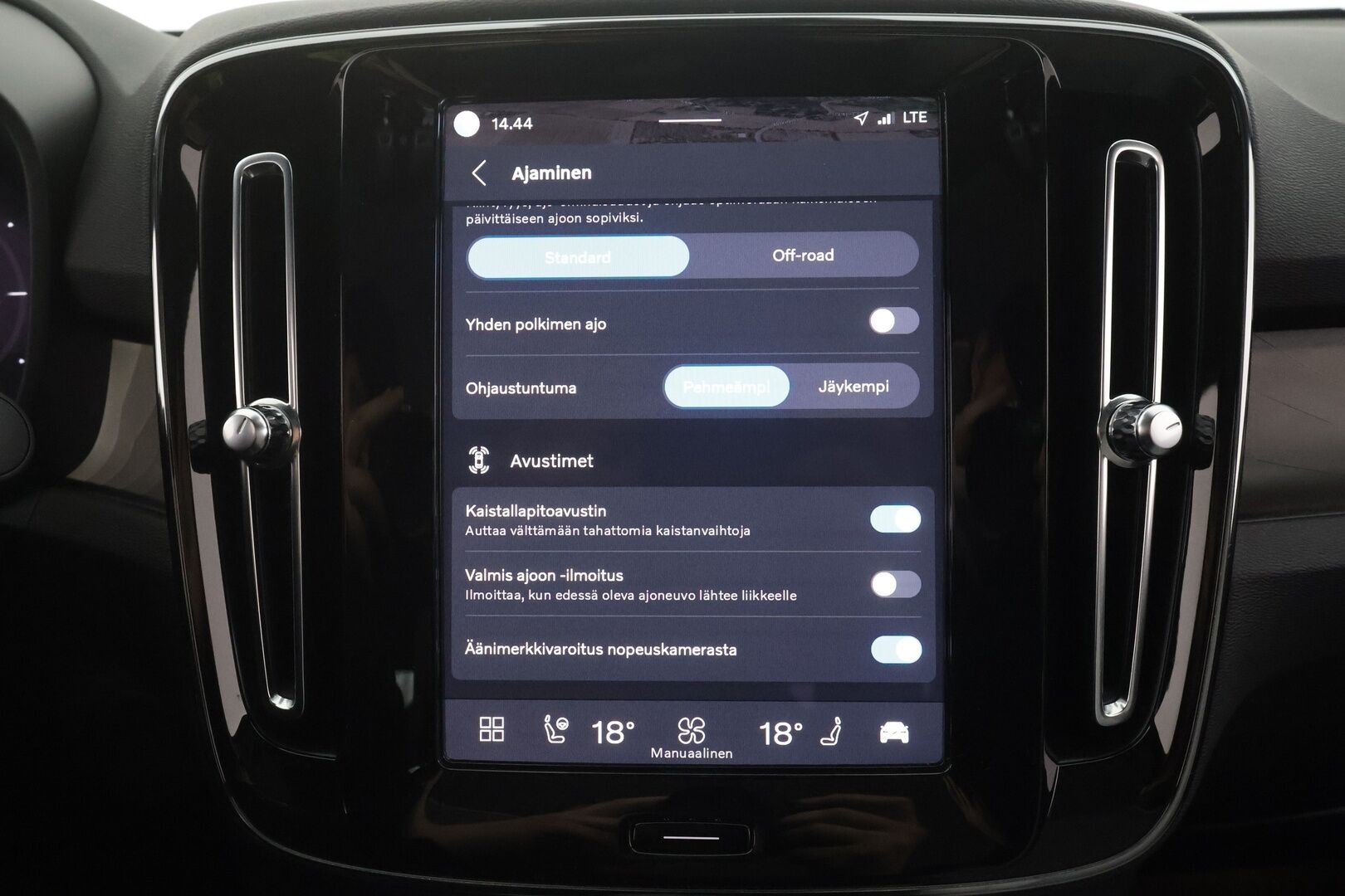Volvo C40 2023 Recharge Twin Ultimate aut - | ACC | ILP | Koukku | Pixel-LED | Harman/Kardon | Lasikatto | Muistipenkki | Sporttipenkit | Pilot Assist | BLIS | Keyless | 2x renkaat aluin |