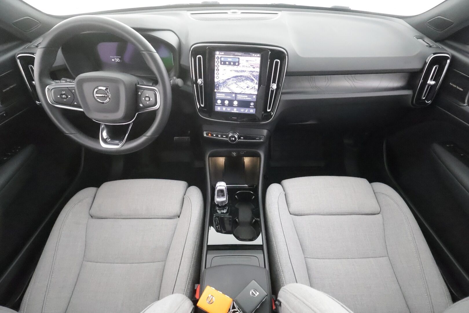 Volvo C40 2023 Recharge Twin Ultimate aut - | ACC | ILP | Koukku | Pixel-LED | Harman/Kardon | Lasikatto | Muistipenkki | Sporttipenkit | Pilot Assist | BLIS | Keyless | 2x renkaat aluin |