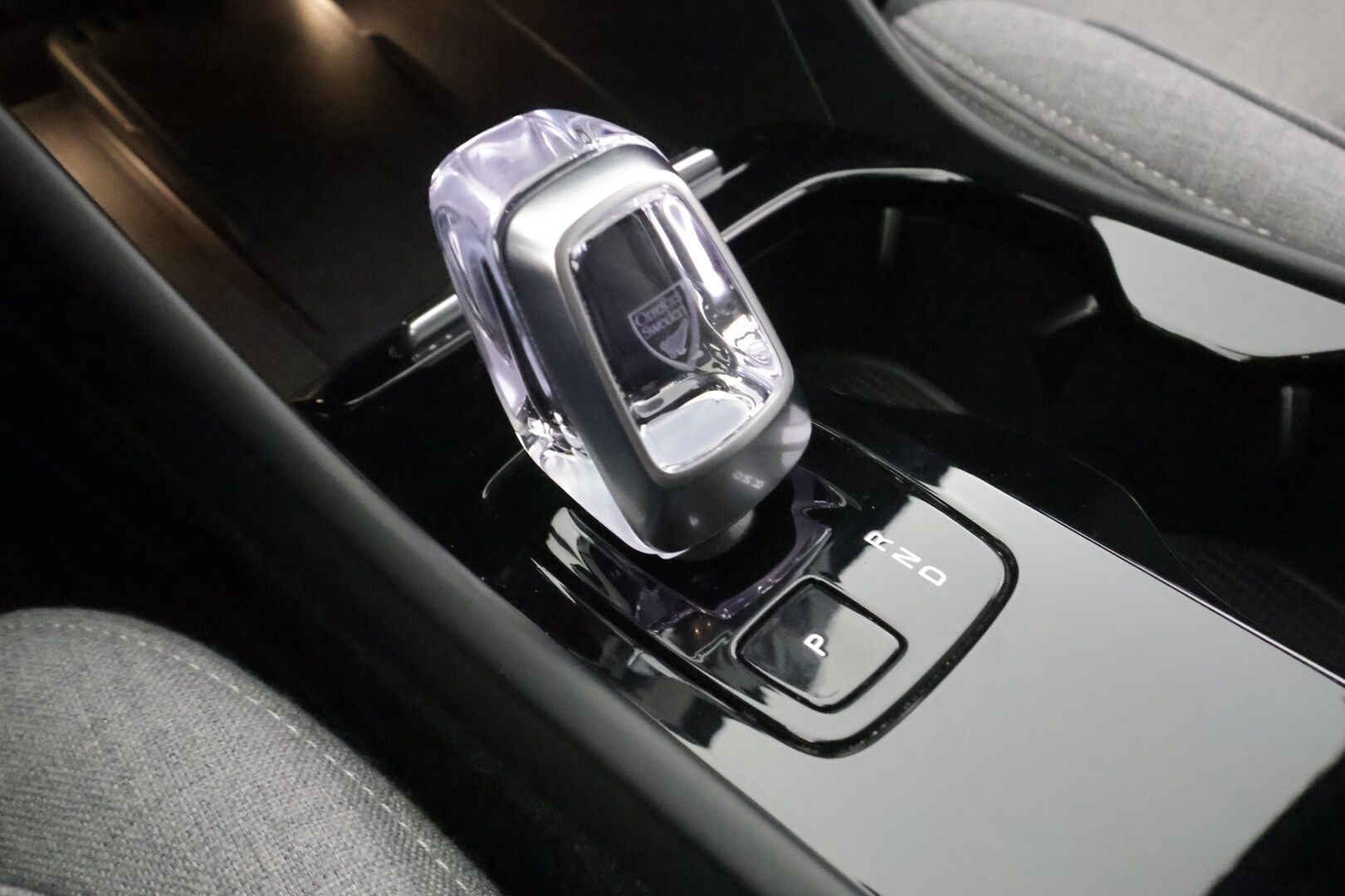 Volvo C40 2023 Recharge Twin Ultimate aut - | ACC | ILP | Koukku | Pixel-LED | Harman/Kardon | Lasikatto | Muistipenkki | Sporttipenkit | Pilot Assist | BLIS | Keyless | 2x renkaat aluin |