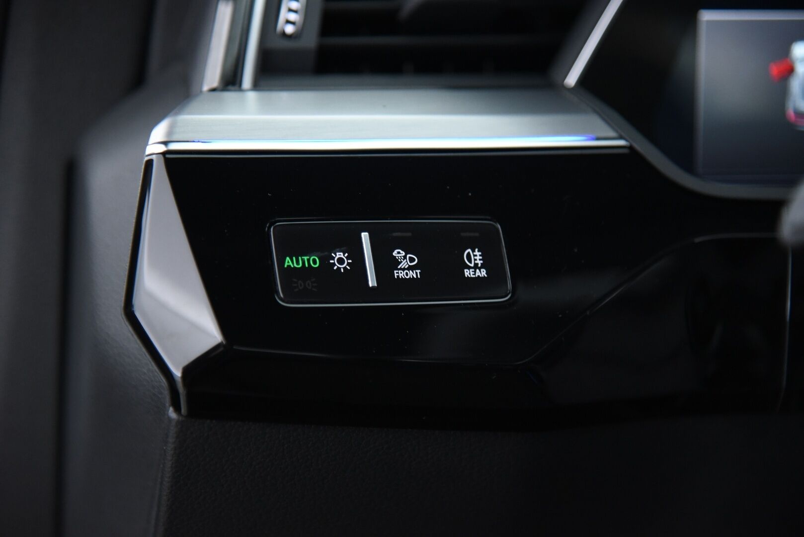 Audi e-tron 2021 Sportback 55 quattro S-line / Adapt.vakkari / B&O / Matrix / Panorama / Koukku / BLIS / - 3,99 % KORKOTARJOUS TÄHÄN AUTOON - Akku kuntotarkastettu / Merkkihuollot / Muistipenkki / Irroitettava koukku / Huippuvarusteltu! 