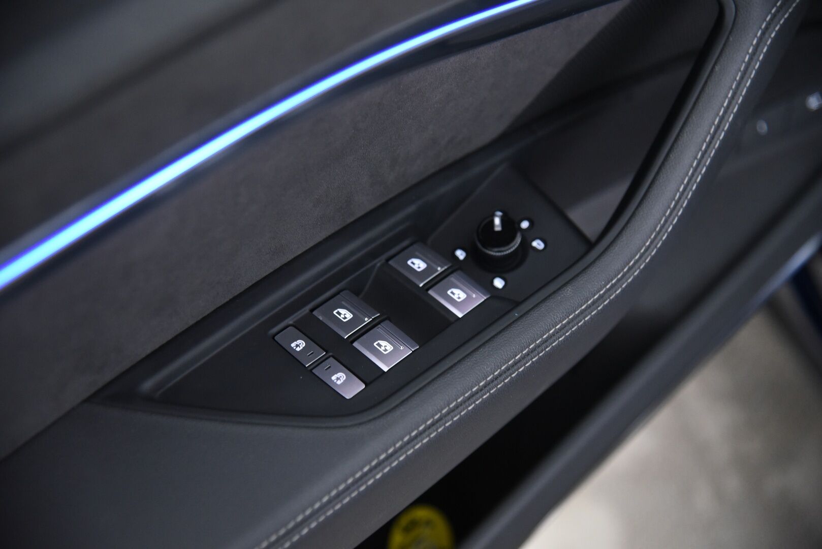 Audi e-tron 2021 Sportback 55 quattro S-line / Adapt.vakkari / B&O / Matrix / Panorama / Koukku / BLIS / - 3,99 % KORKOTARJOUS TÄHÄN AUTOON - Akku kuntotarkastettu / Merkkihuollot / Muistipenkki / Irroitettava koukku / Huippuvarusteltu! 