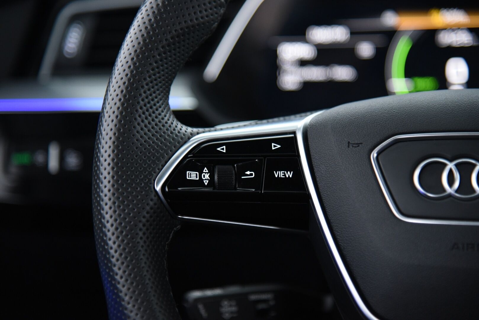 Audi e-tron 2021 Sportback 55 quattro S-line / Adapt.vakkari / B&O / Matrix / Panorama / Koukku / BLIS / - 3,99 % KORKOTARJOUS TÄHÄN AUTOON - Akku kuntotarkastettu / Merkkihuollot / Muistipenkki / Irroitettava koukku / Huippuvarusteltu! 