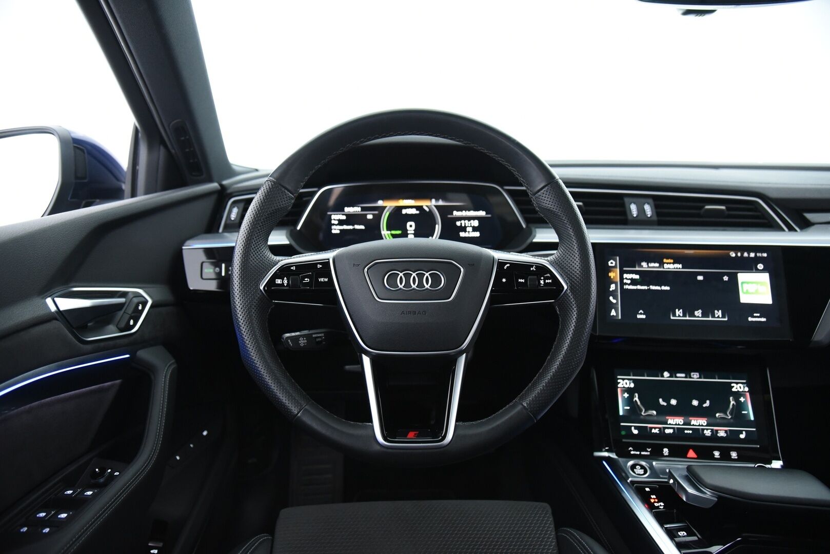 Audi e-tron 2021 Sportback 55 quattro S-line / Adapt.vakkari / B&O / Matrix / Panorama / Koukku / BLIS / - 3,99 % KORKOTARJOUS TÄHÄN AUTOON - Akku kuntotarkastettu / Merkkihuollot / Muistipenkki / Irroitettava koukku / Huippuvarusteltu! 
