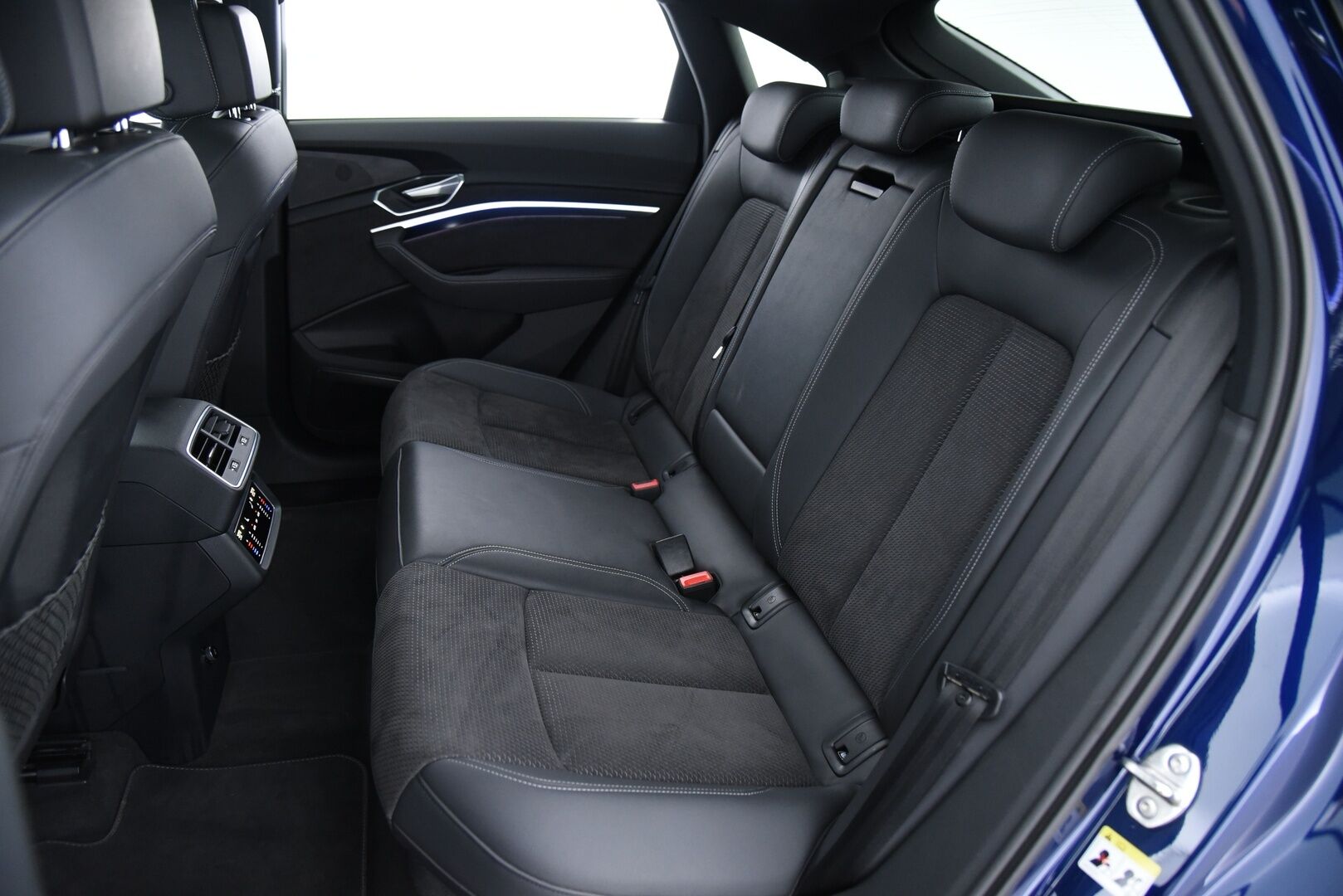 Audi e-tron 2021 Sportback 55 quattro S-line / Adapt.vakkari / B&O / Matrix / Panorama / Koukku / BLIS / - 3,99 % KORKOTARJOUS TÄHÄN AUTOON - Akku kuntotarkastettu / Merkkihuollot / Muistipenkki / Irroitettava koukku / Huippuvarusteltu! 