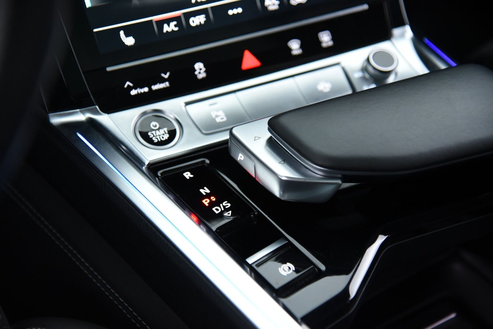 Audi e-tron 2021 Sportback 55 quattro S-line / Adapt.vakkari / B&O / Matrix / Panorama / Koukku / BLIS / - 3,99 % KORKOTARJOUS TÄHÄN AUTOON - Akku kuntotarkastettu / Merkkihuollot / Muistipenkki / Irroitettava koukku / Huippuvarusteltu! 