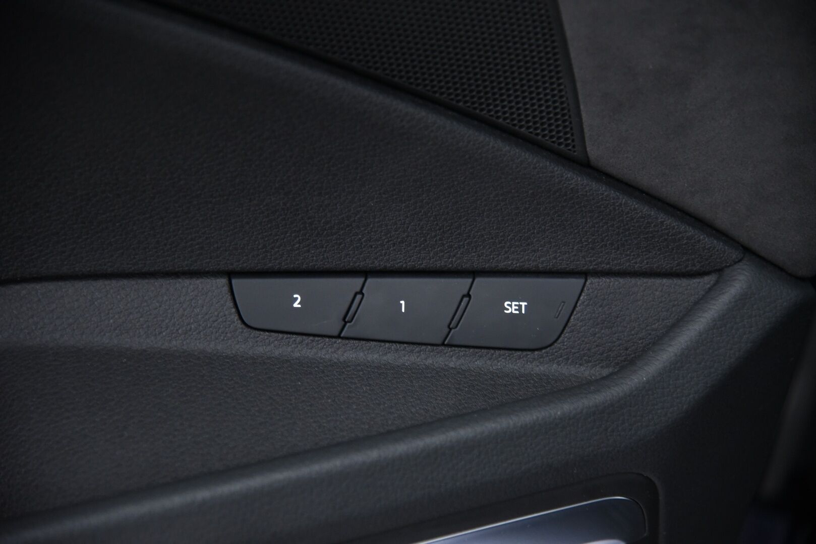 Audi e-tron 2021 Sportback 55 quattro S-line / Adapt.vakkari / B&O / Matrix / Panorama / Koukku / BLIS / - 3,99 % KORKOTARJOUS TÄHÄN AUTOON - Akku kuntotarkastettu / Merkkihuollot / Muistipenkki / Irroitettava koukku / Huippuvarusteltu! 