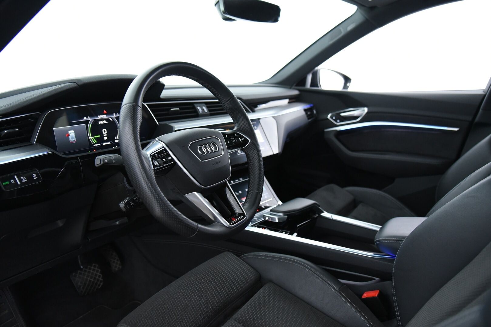 Audi e-tron 2021 Sportback 55 quattro S-line / Adapt.vakkari / B&O / Matrix / Panorama / Koukku / BLIS / - 3,99 % KORKOTARJOUS TÄHÄN AUTOON - Akku kuntotarkastettu / Merkkihuollot / Muistipenkki / Irroitettava koukku / Huippuvarusteltu! 