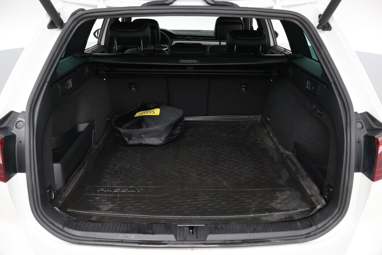 Volkswagen Passat 2021 Variant GTE Plug-In Hybrid 160 kW DSG-Aut. - | Adapt. vak. | Matrix-LED | Koukku | BLIS | P-Kamera | Digimittaristo | Keyless | Hierova Kuljettajan Istuin