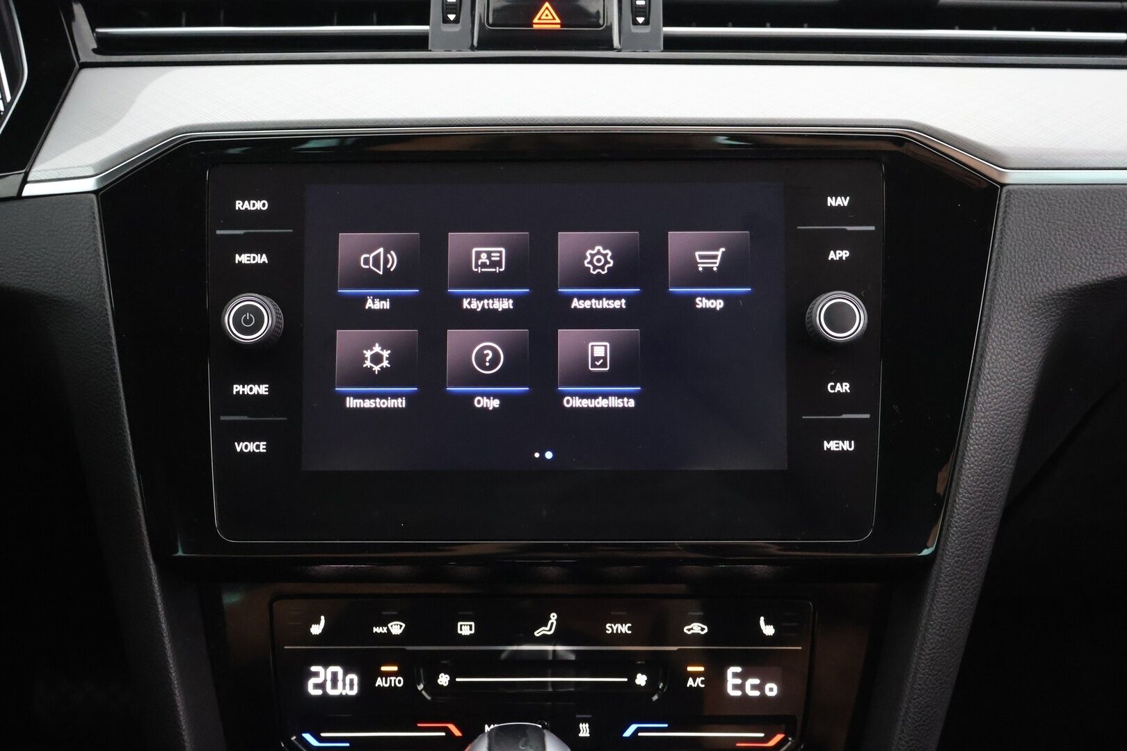 Volkswagen Passat 2021 Variant GTE Plug-In Hybrid 160 kW DSG-Aut. - | Adapt. vak. | Matrix-LED | Koukku | BLIS | P-Kamera | Digimittaristo | Keyless | Hierova Kuljettajan Istuin