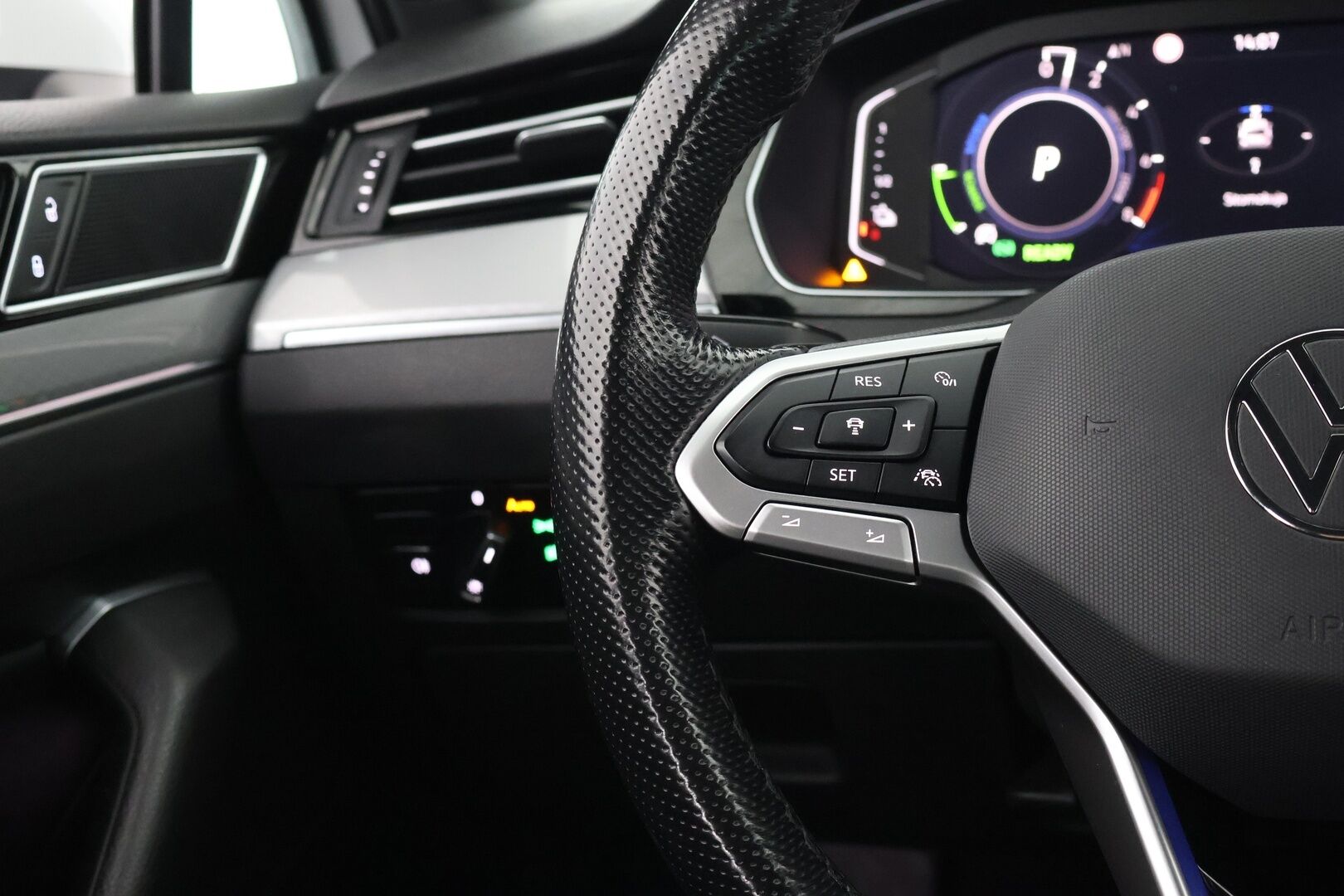 Volkswagen Passat 2021 Variant GTE Plug-In Hybrid 160 kW DSG-Aut. - | Adapt. vak. | Matrix-LED | Koukku | BLIS | P-Kamera | Digimittaristo | Keyless | Hierova Kuljettajan Istuin