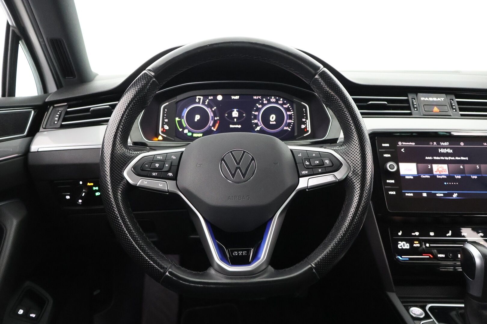 Volkswagen Passat 2021 Variant GTE Plug-In Hybrid 160 kW DSG-Aut. - | Adapt. vak. | Matrix-LED | Koukku | BLIS | P-Kamera | Digimittaristo | Keyless | Hierova Kuljettajan Istuin