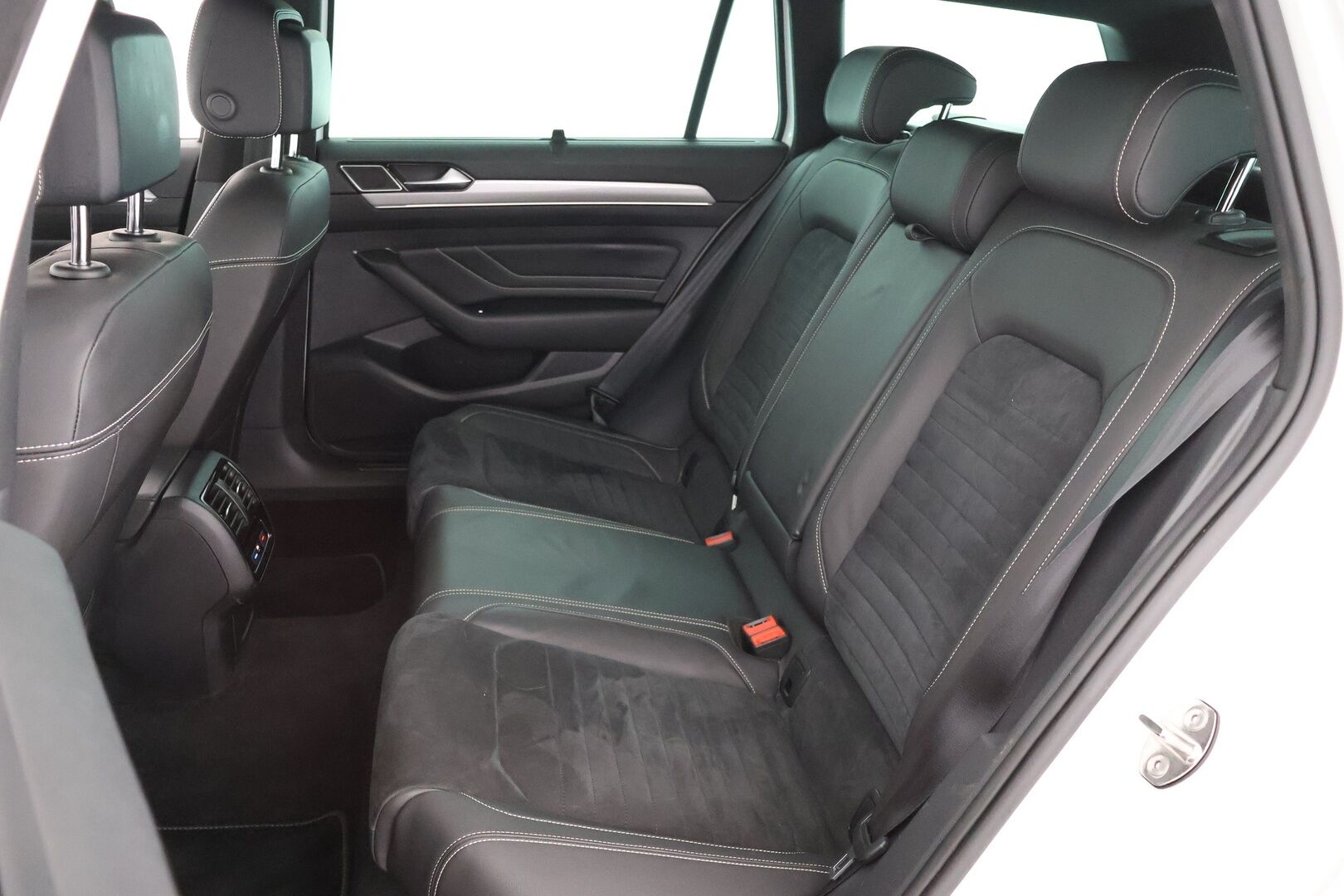 Volkswagen Passat 2021 Variant GTE Plug-In Hybrid 160 kW DSG-Aut. - | Adapt. vak. | Matrix-LED | Koukku | BLIS | P-Kamera | Digimittaristo | Keyless | Hierova Kuljettajan Istuin