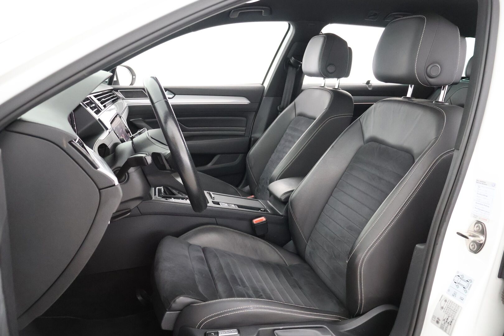 Volkswagen Passat 2021 Variant GTE Plug-In Hybrid 160 kW DSG-Aut. - | Adapt. vak. | Matrix-LED | Koukku | BLIS | P-Kamera | Digimittaristo | Keyless | Hierova Kuljettajan Istuin