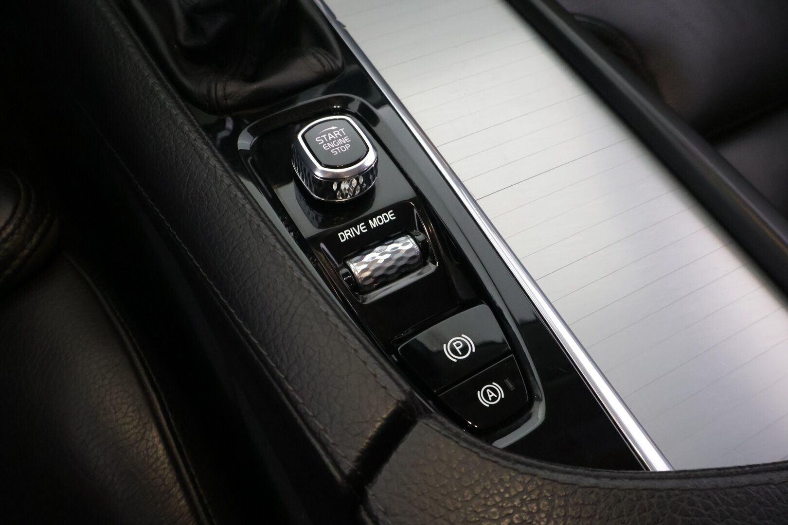 Volvo XC90 2019 D5 AWD Momentum aut - * 7P | Webasto | ACC | Full-LED | P.Kamera | Keyless | Taittuva koukku | Navi | 2x Alut *