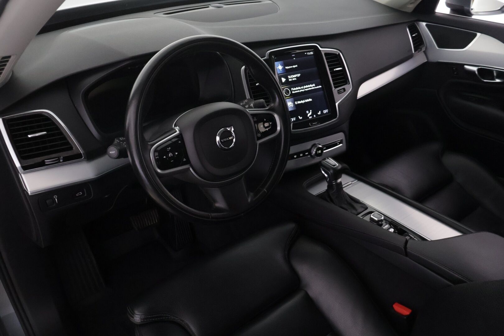 Volvo XC90 2019 D5 AWD Momentum aut - * 7P | Webasto | ACC | Full-LED | P.Kamera | Keyless | Taittuva koukku | Navi | 2x Alut *