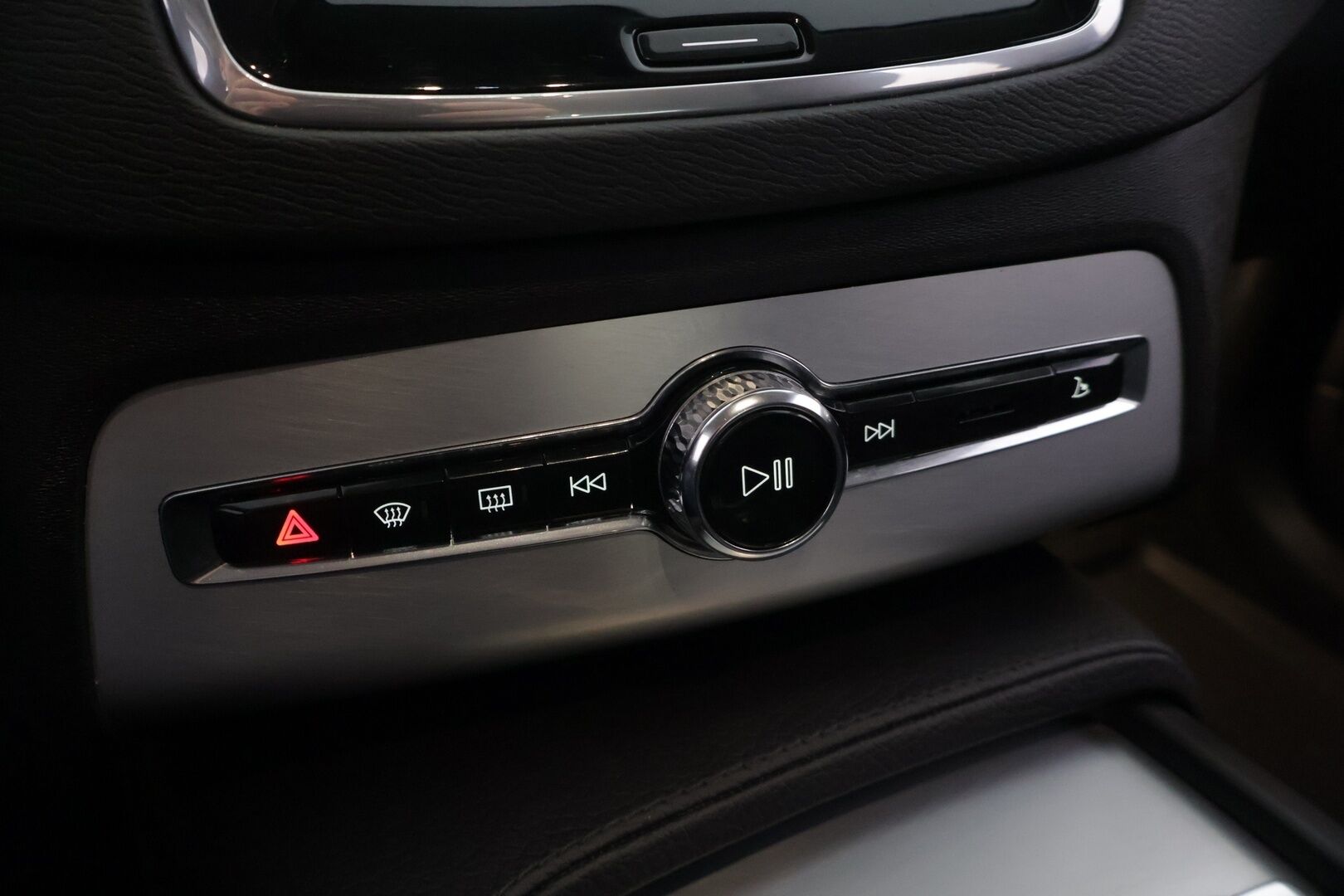 Volvo XC90 2019 D5 AWD Momentum aut - * 7P | Webasto | ACC | Full-LED | P.Kamera | Keyless | Taittuva koukku | Navi | 2x Alut *