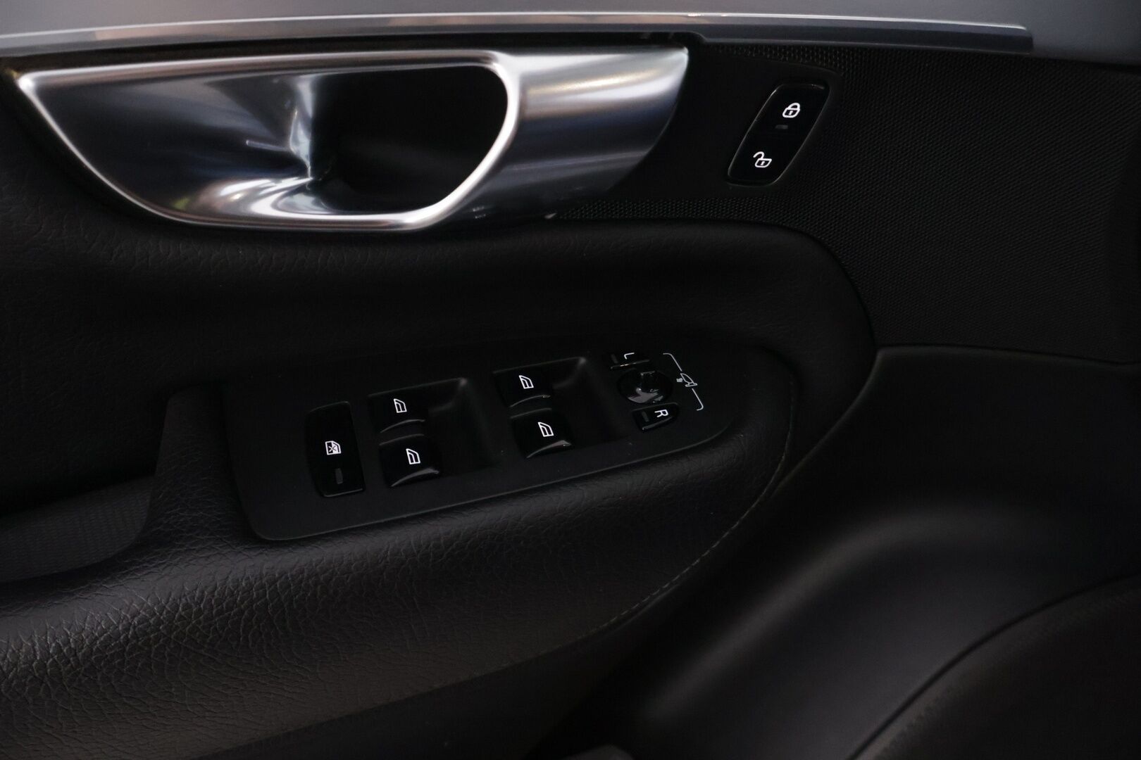 Volvo XC90 2019 D5 AWD Momentum aut - * 7P | Webasto | ACC | Full-LED | P.Kamera | Keyless | Taittuva koukku | Navi | 2x Alut *