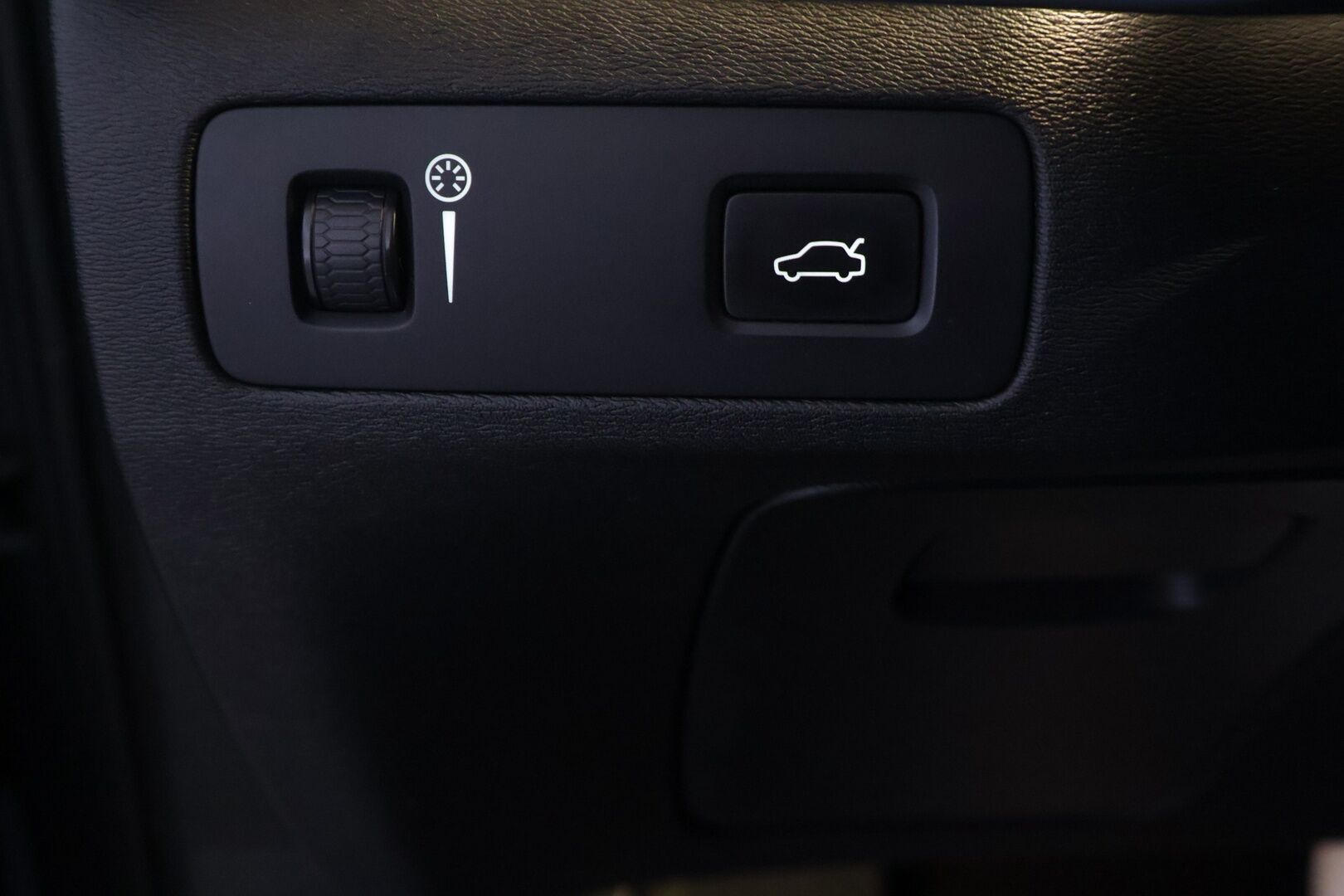 Volvo XC90 2019 D5 AWD Momentum aut - * 7P | Webasto | ACC | Full-LED | P.Kamera | Keyless | Taittuva koukku | Navi | 2x Alut *