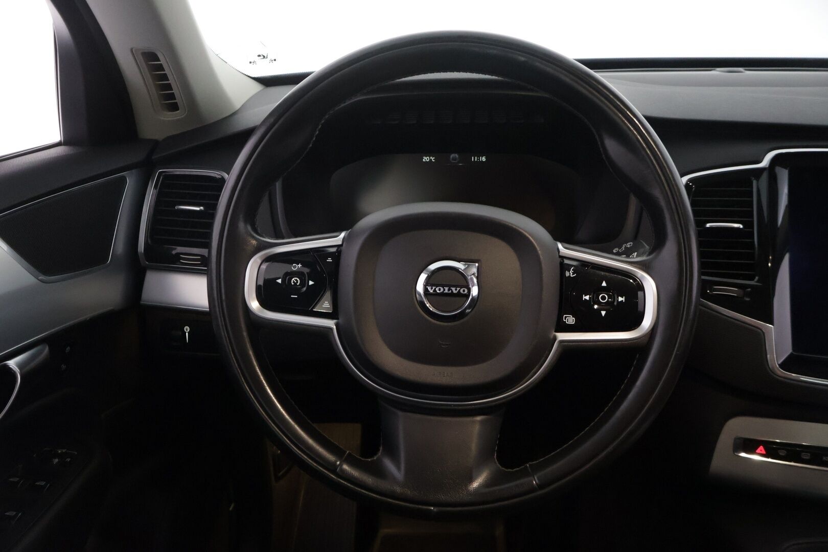 Volvo XC90 2019 D5 AWD Momentum aut - * 7P | Webasto | ACC | Full-LED | P.Kamera | Keyless | Taittuva koukku | Navi | 2x Alut *