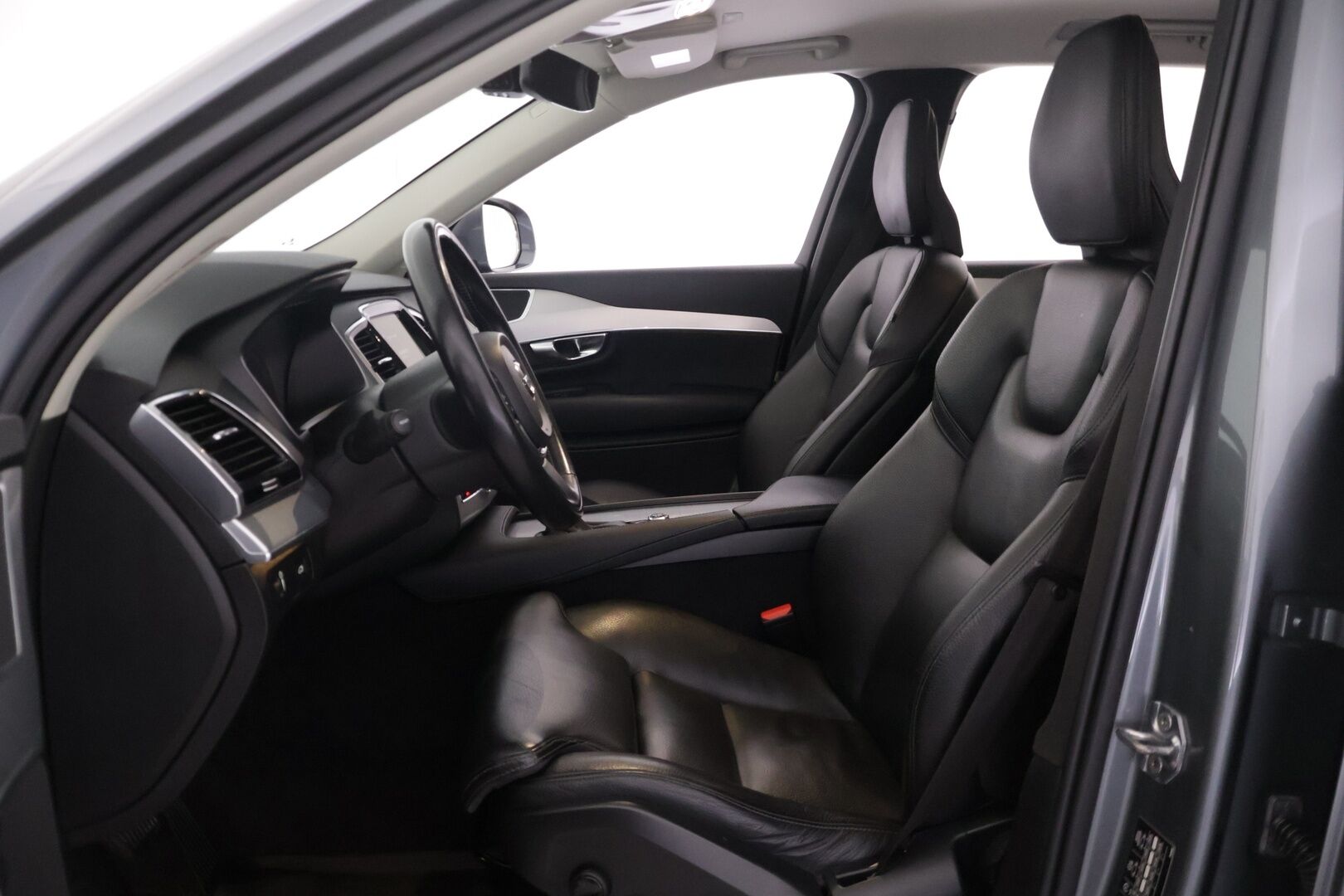Volvo XC90 2019 D5 AWD Momentum aut - * 7P | Webasto | ACC | Full-LED | P.Kamera | Keyless | Taittuva koukku | Navi | 2x Alut *