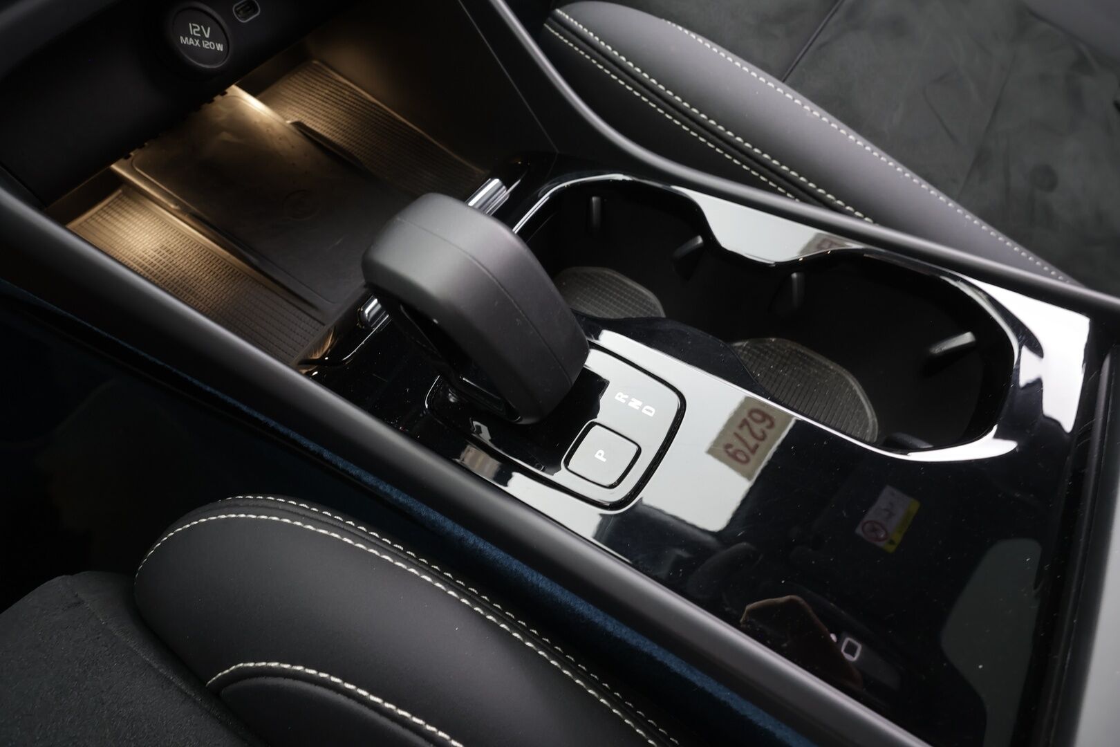 Volvo C40 2023 Recharge Twin Ultimate - | H&K | ILP | ACC | Lasikatto | LED | 360 | Sporttipenkki Muistilla | Kaistavahti | Navi | Keyless | Merkkihuollot |