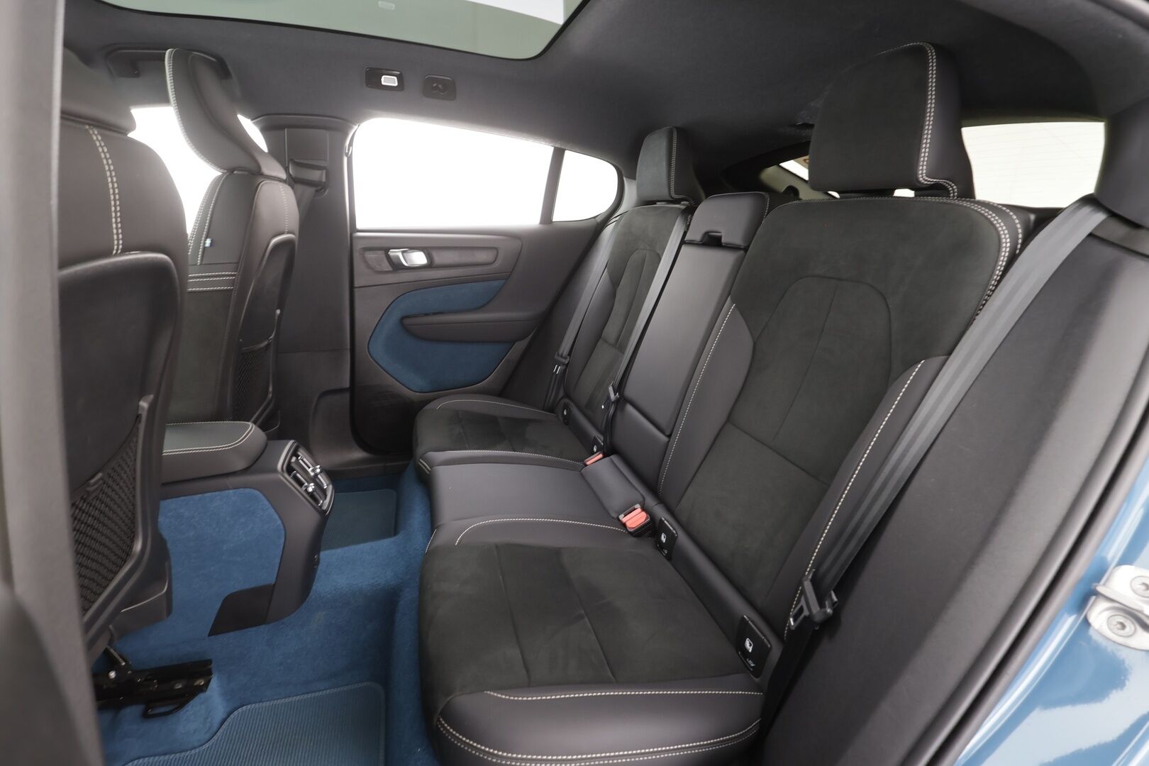 Volvo C40 2023 Recharge Twin Ultimate - | H&K | ILP | ACC | Lasikatto | LED | 360 | Sporttipenkki Muistilla | Kaistavahti | Navi | Keyless | Merkkihuollot |