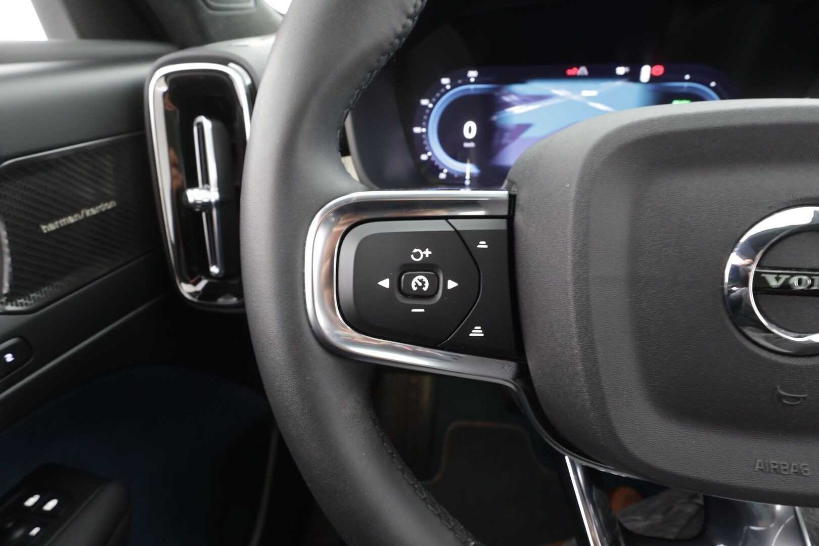 Volvo C40 2023 Recharge Twin Ultimate - | H&K | ILP | ACC | Lasikatto | LED | 360 | Sporttipenkki Muistilla | Kaistavahti | Navi | Keyless | Merkkihuollot |