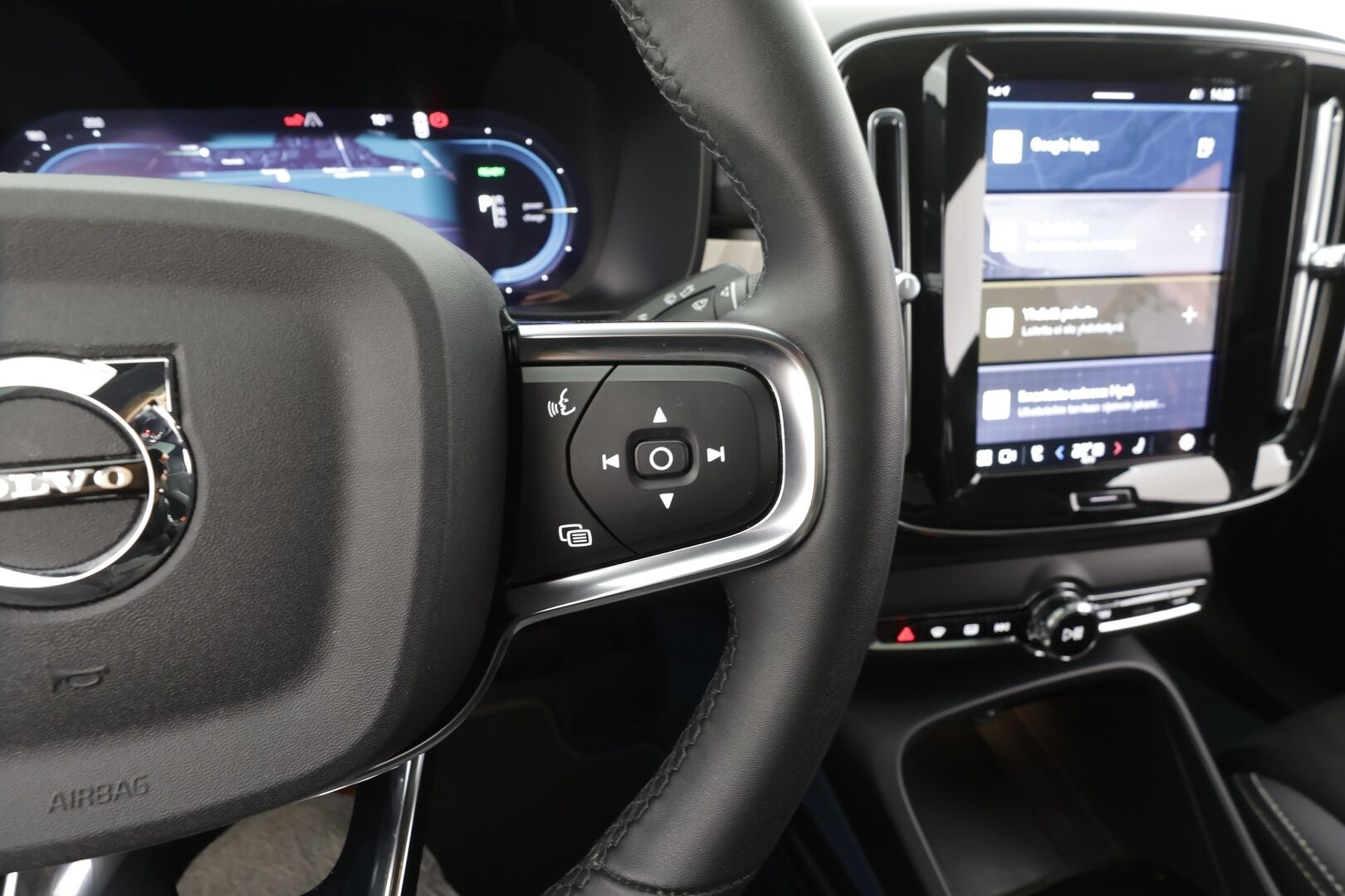 Volvo C40 2023 Recharge Twin Ultimate - | H&K | ILP | ACC | Lasikatto | LED | 360 | Sporttipenkki Muistilla | Kaistavahti | Navi | Keyless | Merkkihuollot |