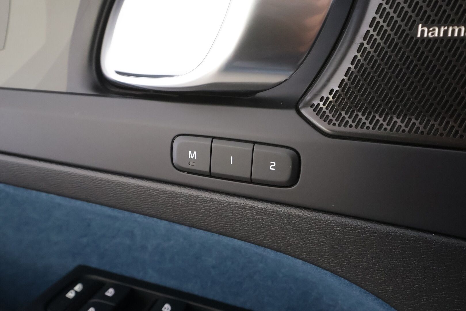 Volvo C40 2023 Recharge Twin Ultimate - | H&K | ILP | ACC | Lasikatto | LED | 360 | Sporttipenkki Muistilla | Kaistavahti | Navi | Keyless | Merkkihuollot |