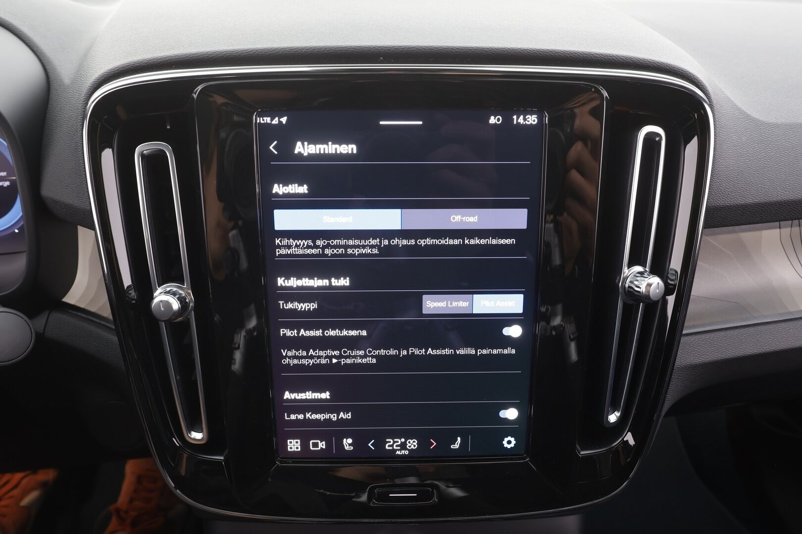 Volvo C40 2023 Recharge Twin Ultimate - | H&K | ILP | ACC | Lasikatto | LED | 360 | Sporttipenkki Muistilla | Kaistavahti | Navi | Keyless | Merkkihuollot |