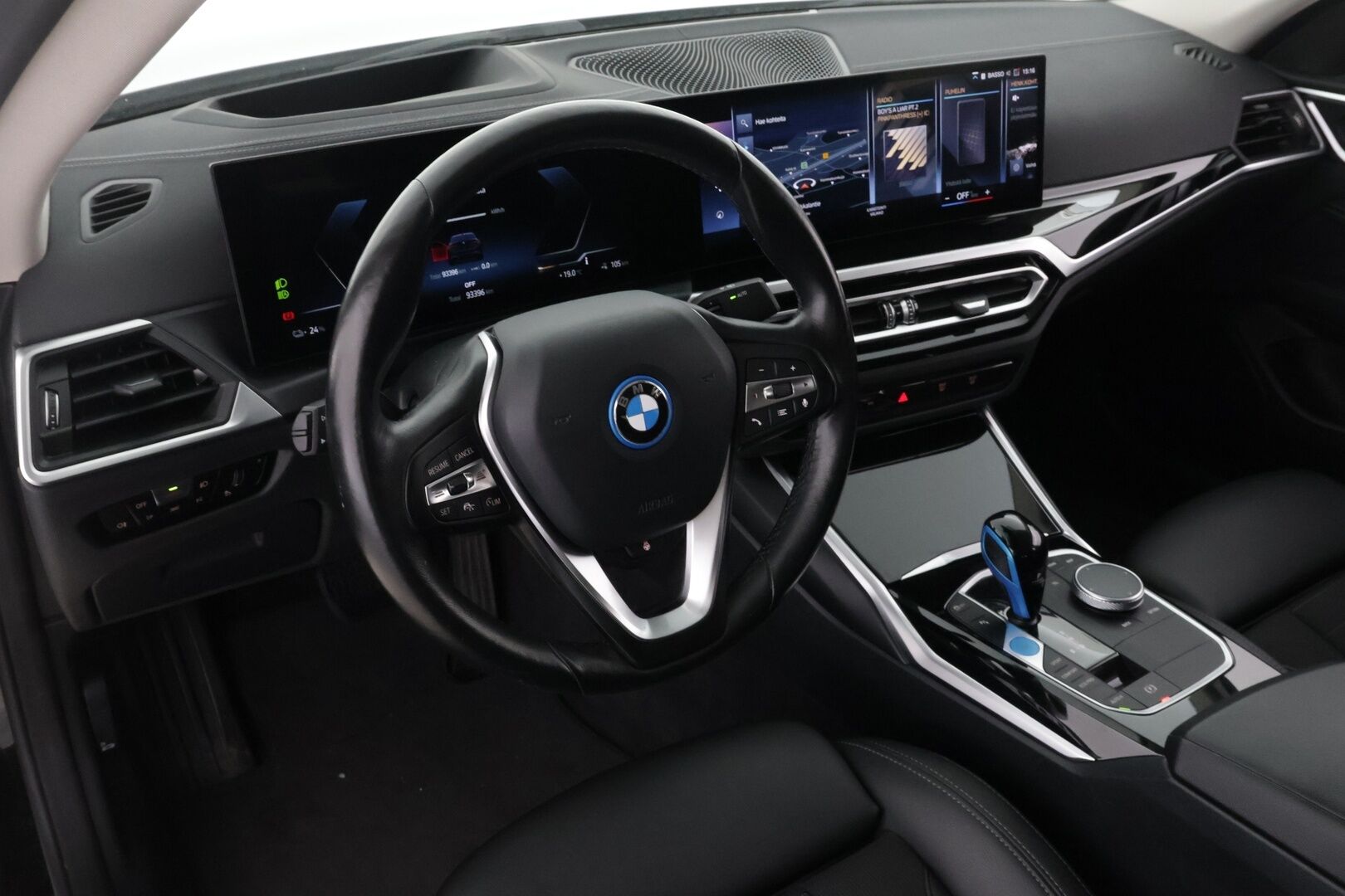 BMW I4 2022 eDrive40 Gran Coupé - | ACC | Koukku | HUD | Laser-LED | Sporttipenkit | P.Kamera | Akuston esilämmitys | Sähköluukku | Navi | Ratinlämmitin | Kahdet renkaat aluvanteilla | Hyvät varusteet |