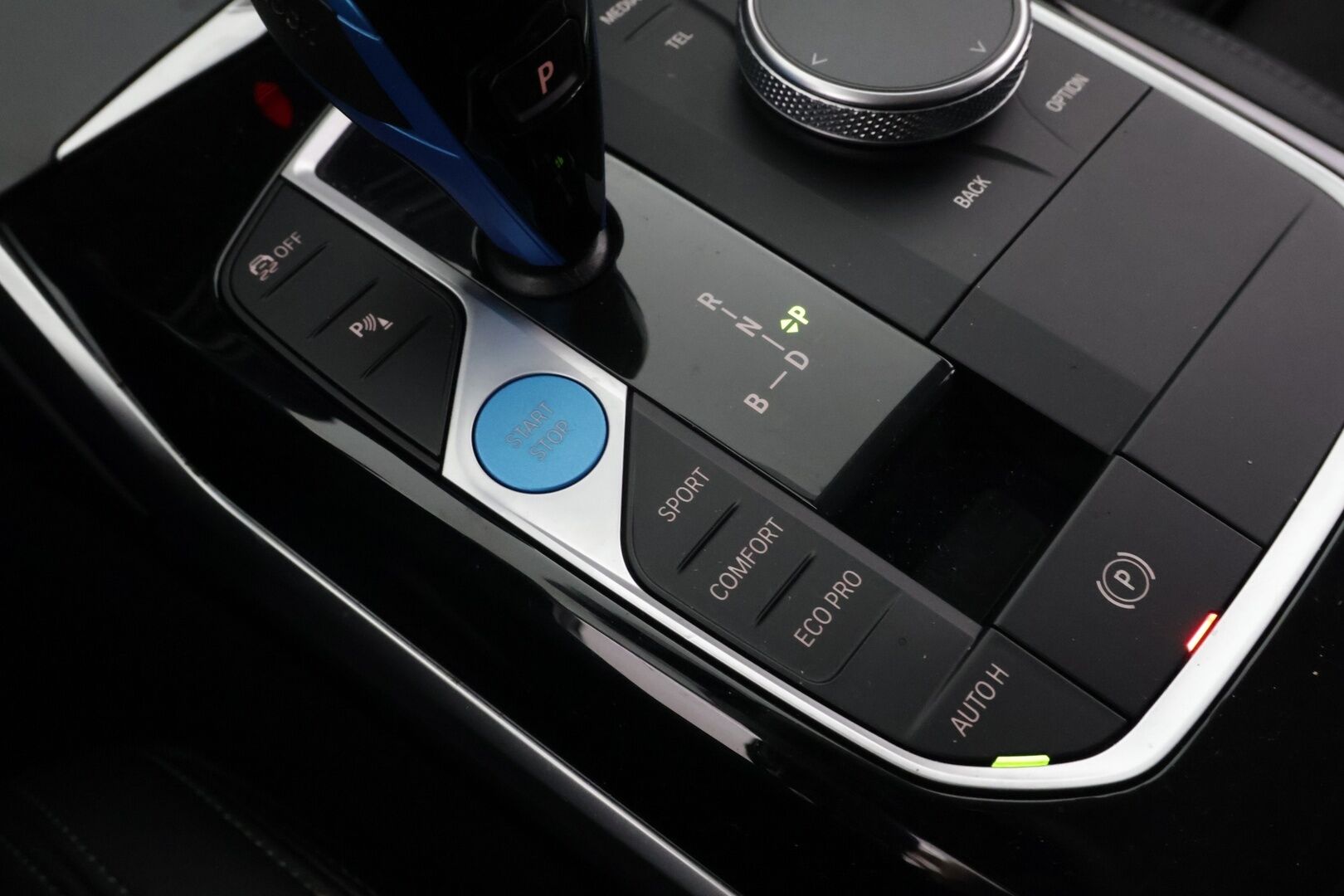 BMW I4 2022 eDrive40 Gran Coupé - | ACC | Koukku | HUD | Laser-LED | Sporttipenkit | P.Kamera | Akuston esilämmitys | Sähköluukku | Navi | Ratinlämmitin | Kahdet renkaat aluvanteilla | Hyvät varusteet |
