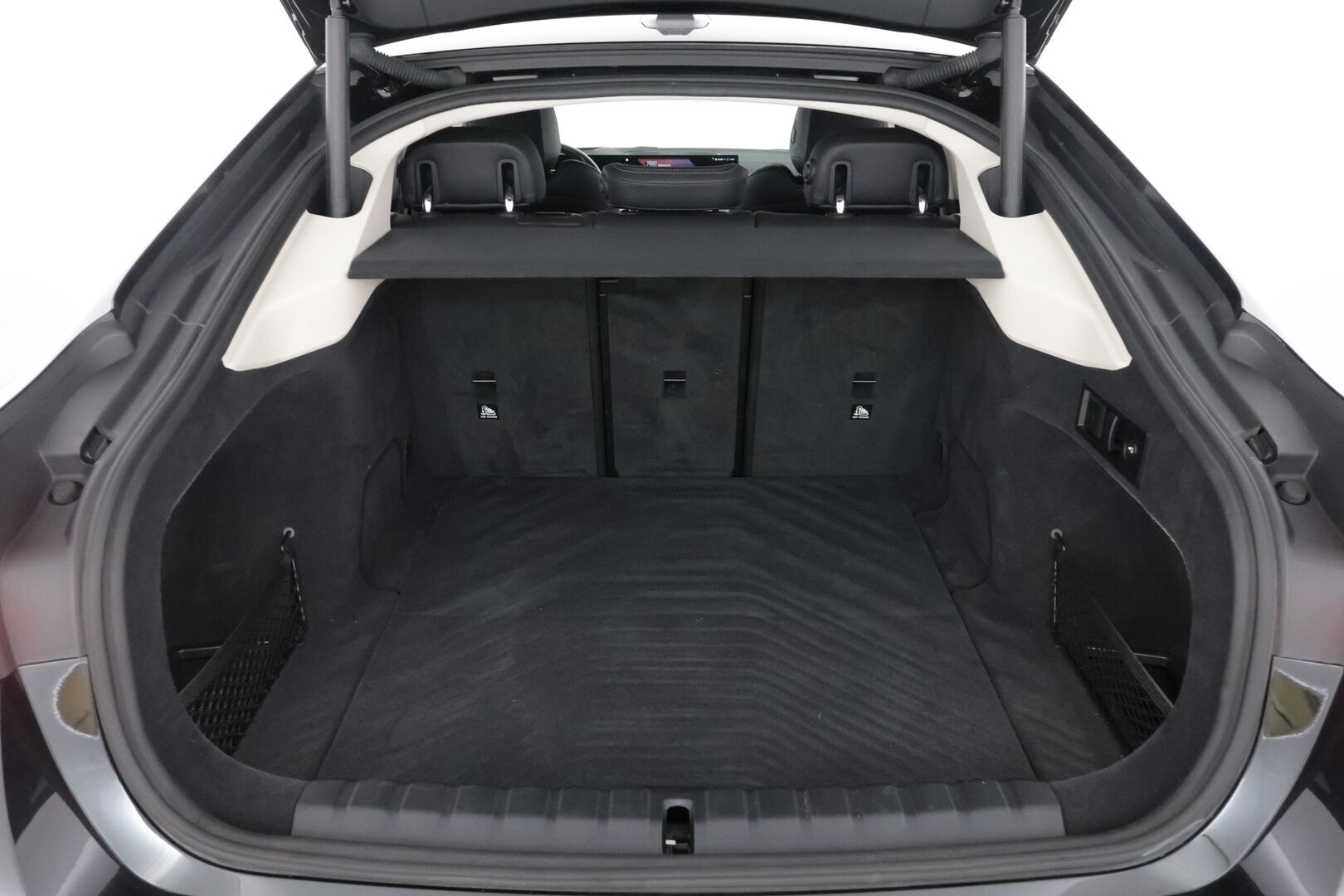 BMW I4 2022 eDrive40 Gran Coupé - | ACC | Koukku | HUD | Laser-LED | Sporttipenkit | P.Kamera | Akuston esilämmitys | Sähköluukku | Navi | Ratinlämmitin | Kahdet renkaat aluvanteilla | Hyvät varusteet |
