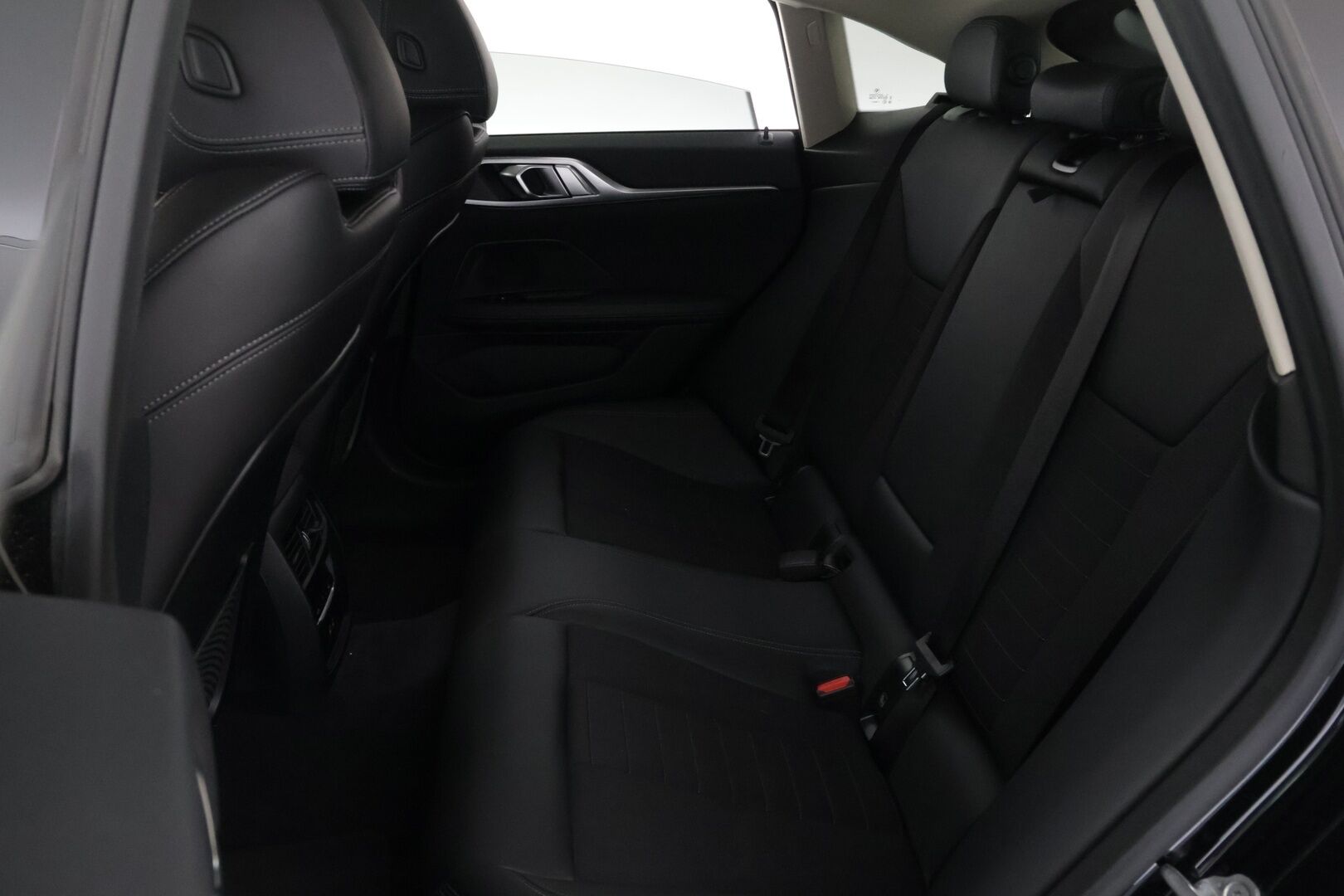 BMW I4 2022 eDrive40 Gran Coupé - | ACC | Koukku | HUD | Laser-LED | Sporttipenkit | P.Kamera | Akuston esilämmitys | Sähköluukku | Navi | Ratinlämmitin | Kahdet renkaat aluvanteilla | Hyvät varusteet |