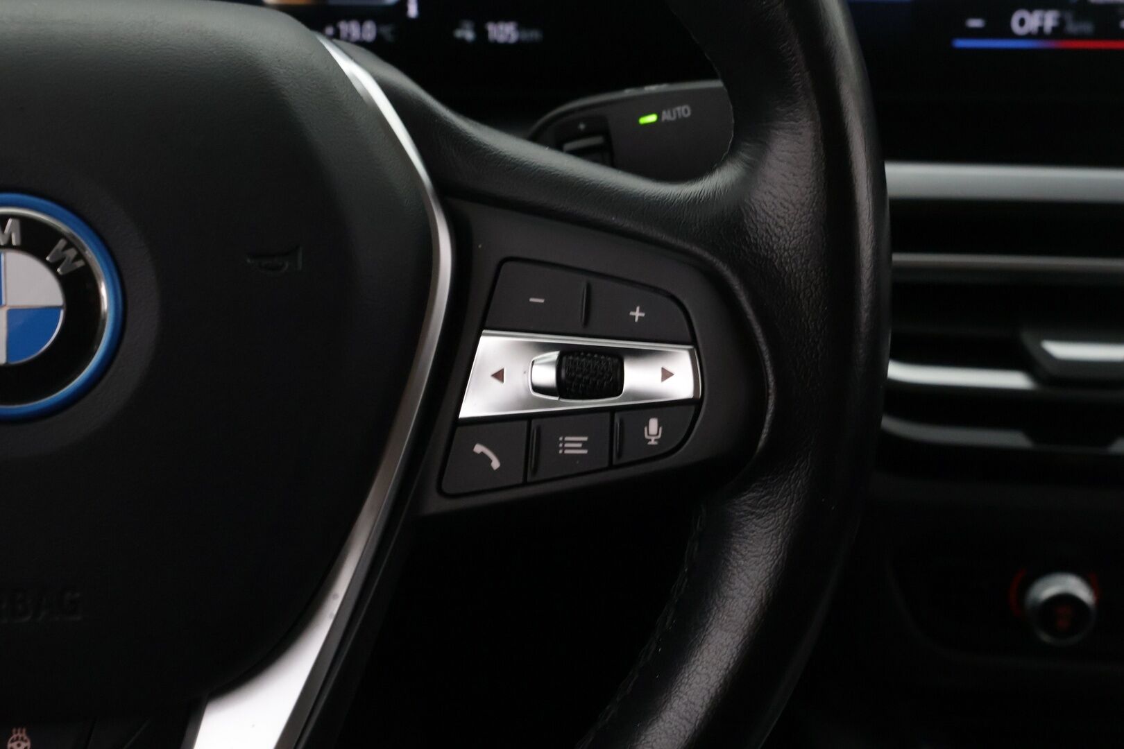 BMW I4 2022 eDrive40 Gran Coupé - | ACC | Koukku | HUD | Laser-LED | Sporttipenkit | P.Kamera | Akuston esilämmitys | Sähköluukku | Navi | Ratinlämmitin | Kahdet renkaat aluvanteilla | Hyvät varusteet |