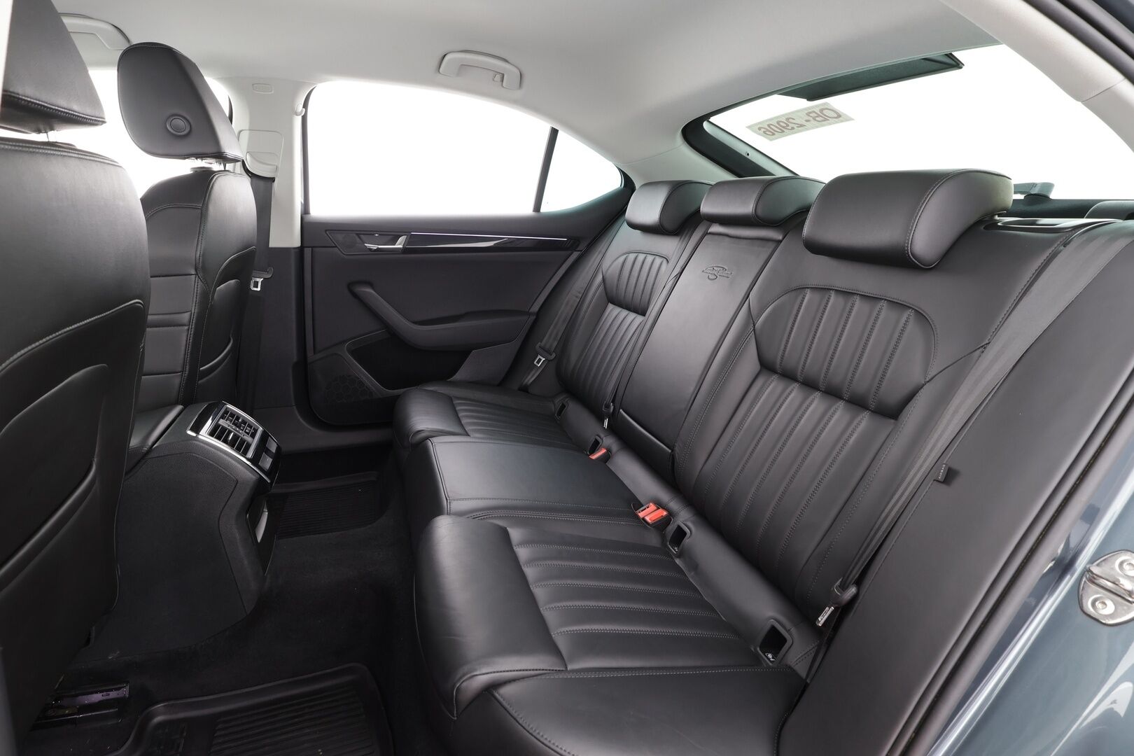 SKODA SUPERB 2017 2,0 TDI 190 L&K DSG - ACC | Webasto | Koukku | P.kamera | Muistipenkki | Keyless | Apple&Android
