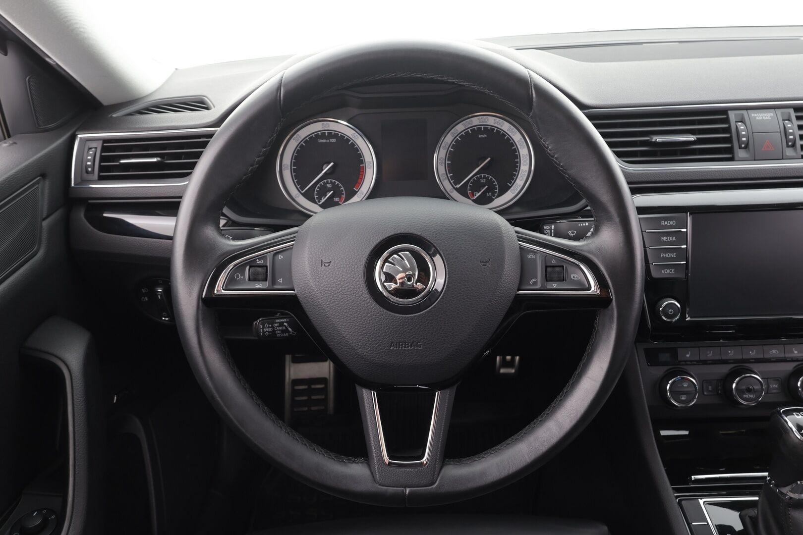 SKODA SUPERB 2017 2,0 TDI 190 L&K DSG - ACC | Webasto | Koukku | P.kamera | Muistipenkki | Keyless | Apple&Android