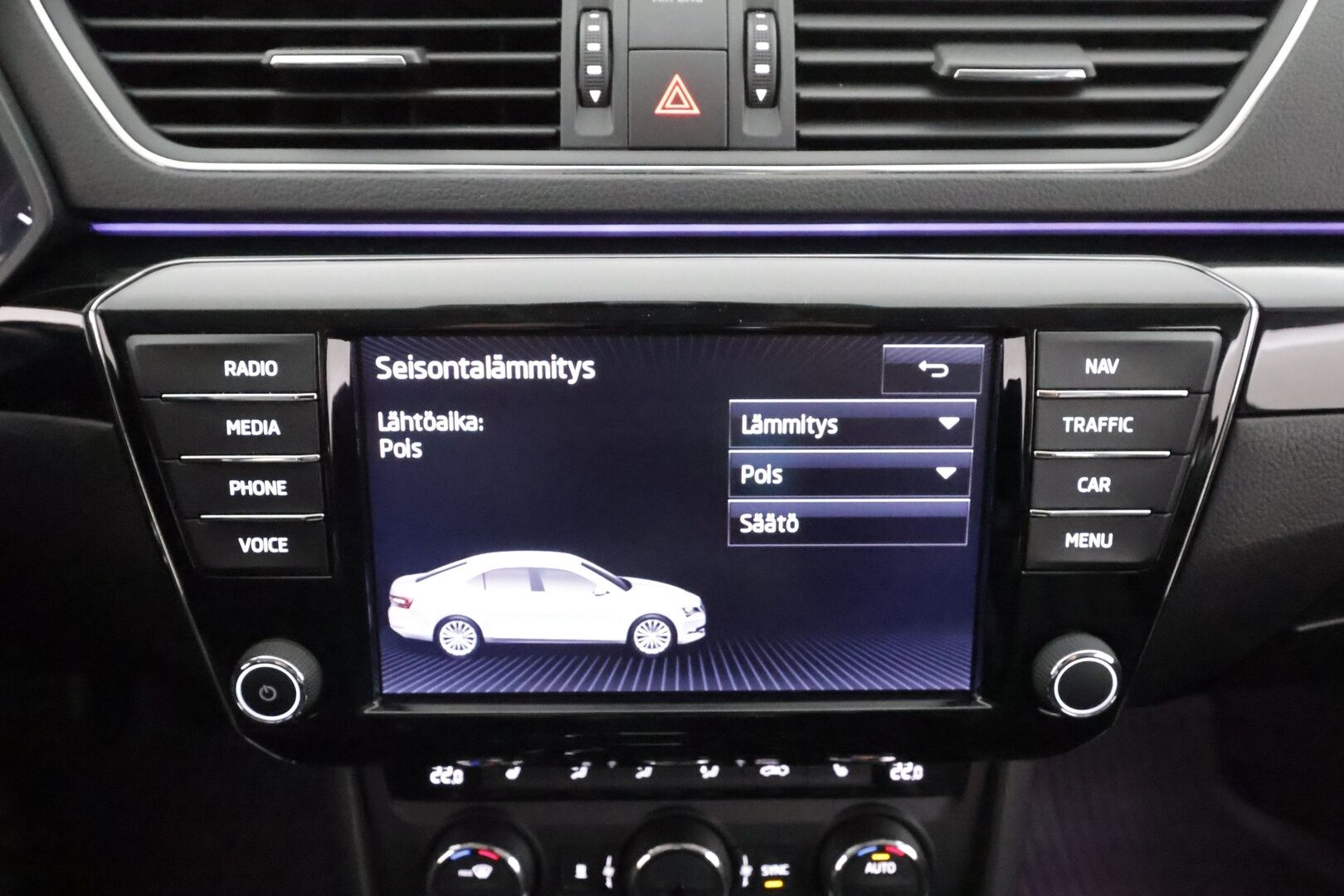 SKODA SUPERB 2017 2,0 TDI 190 L&K DSG - ACC | Webasto | Koukku | P.kamera | Muistipenkki | Keyless | Apple&Android