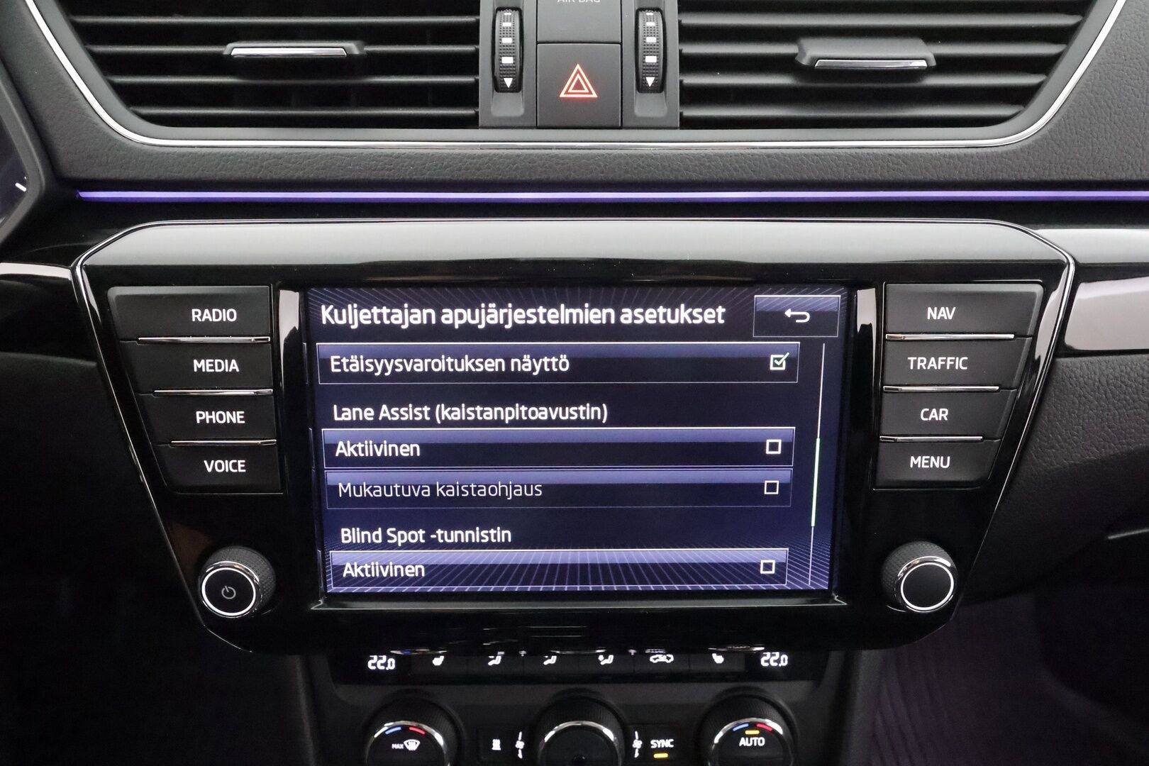 SKODA SUPERB 2017 2,0 TDI 190 L&K DSG - ACC | Webasto | Koukku | P.kamera | Muistipenkki | Keyless | Apple&Android