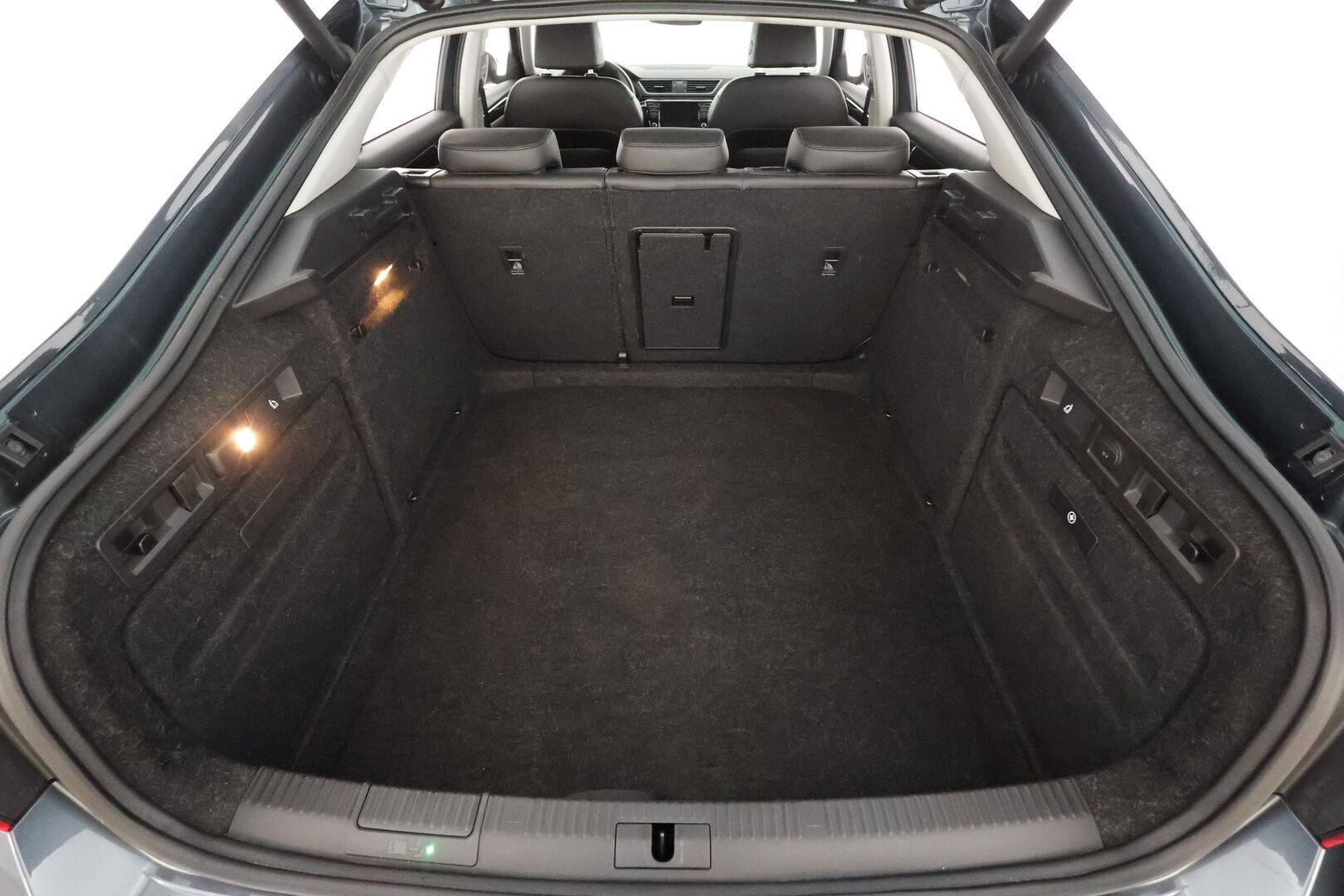 SKODA SUPERB 2017 2,0 TDI 190 L&K DSG - ACC | Webasto | Koukku | P.kamera | Muistipenkki | Keyless | Apple&Android