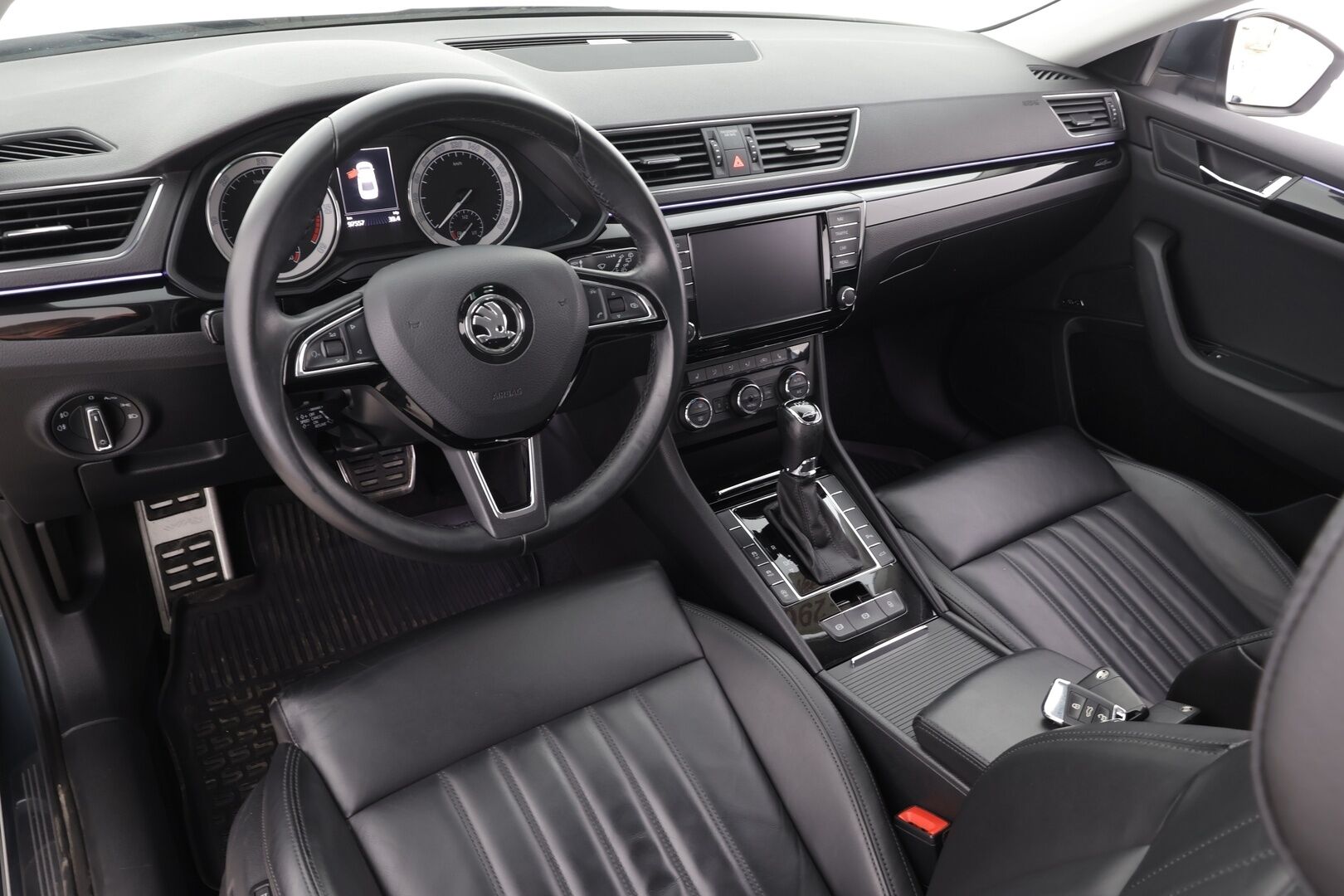 SKODA SUPERB 2017 2,0 TDI 190 L&K DSG - ACC | Webasto | Koukku | P.kamera | Muistipenkki | Keyless | Apple&Android