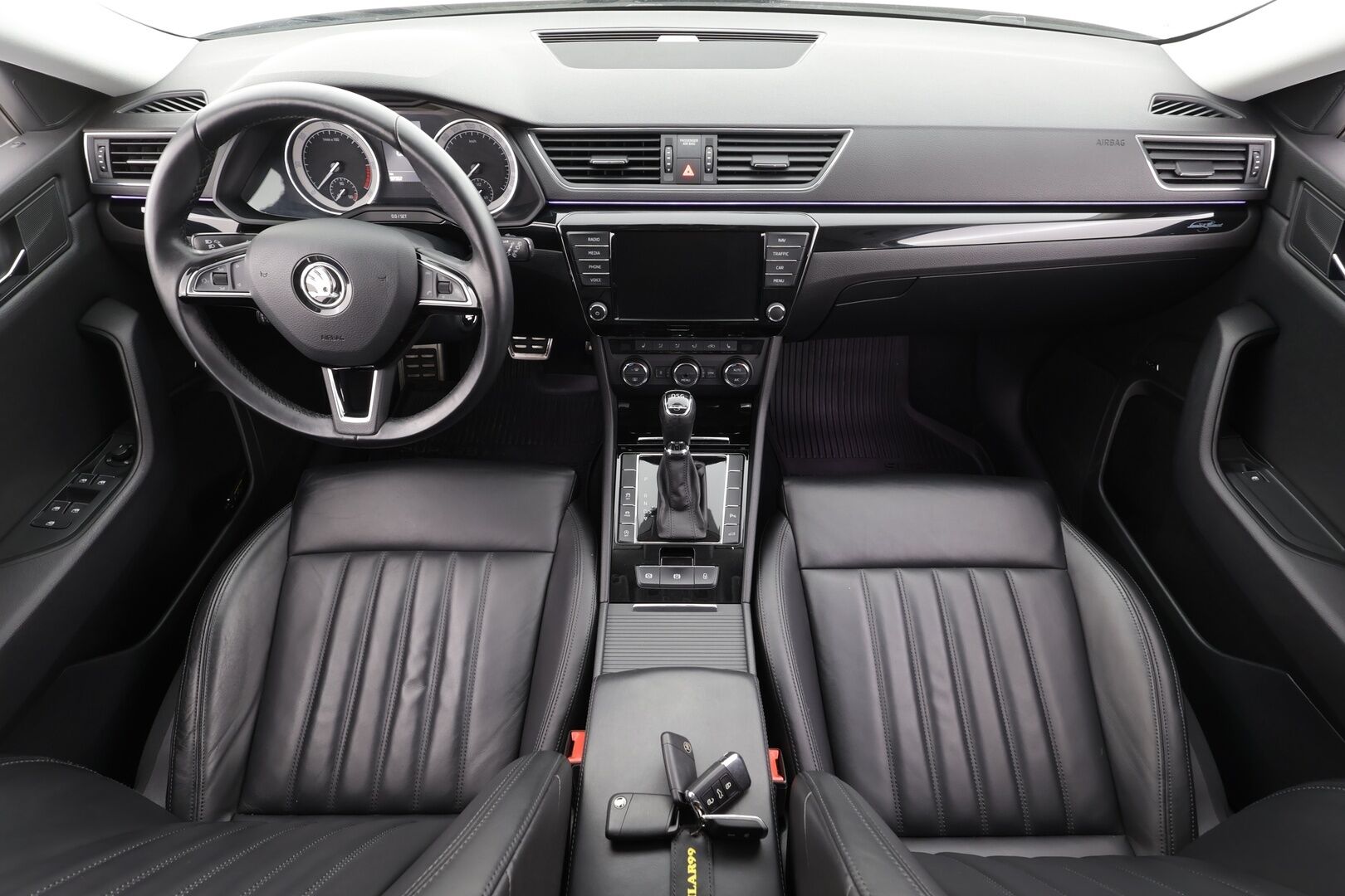 SKODA SUPERB 2017 2,0 TDI 190 L&K DSG - ACC | Webasto | Koukku | P.kamera | Muistipenkki | Keyless | Apple&Android