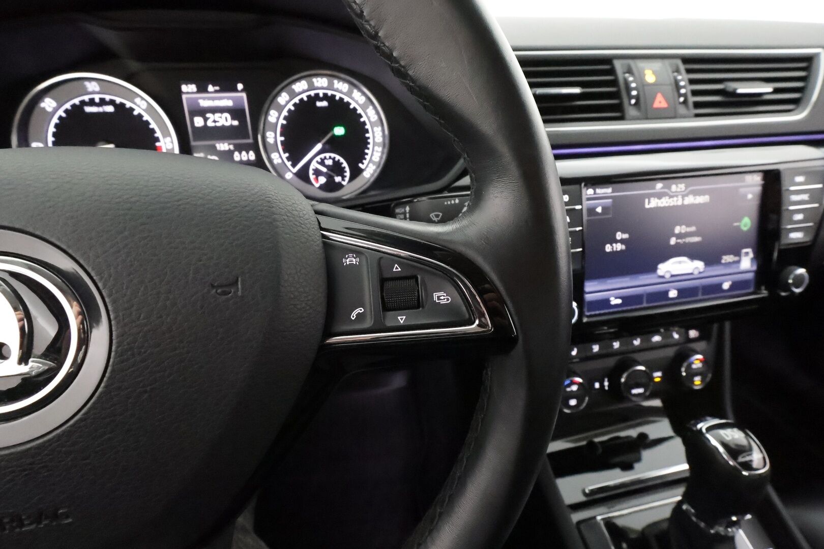 SKODA SUPERB 2017 2,0 TDI 190 L&K DSG - ACC | Webasto | Koukku | P.kamera | Muistipenkki | Keyless | Apple&Android