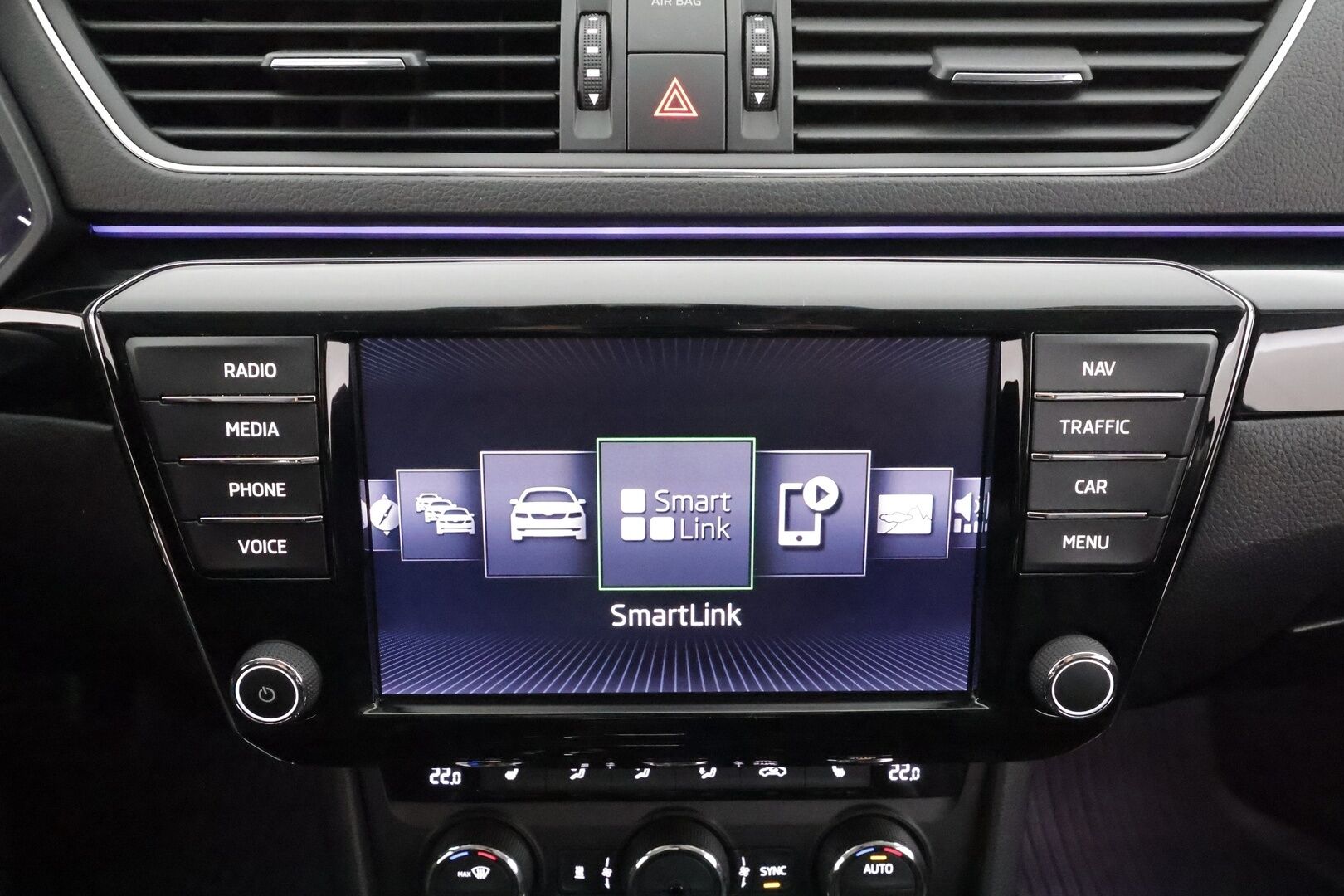 SKODA SUPERB 2017 2,0 TDI 190 L&K DSG - ACC | Webasto | Koukku | P.kamera | Muistipenkki | Keyless | Apple&Android
