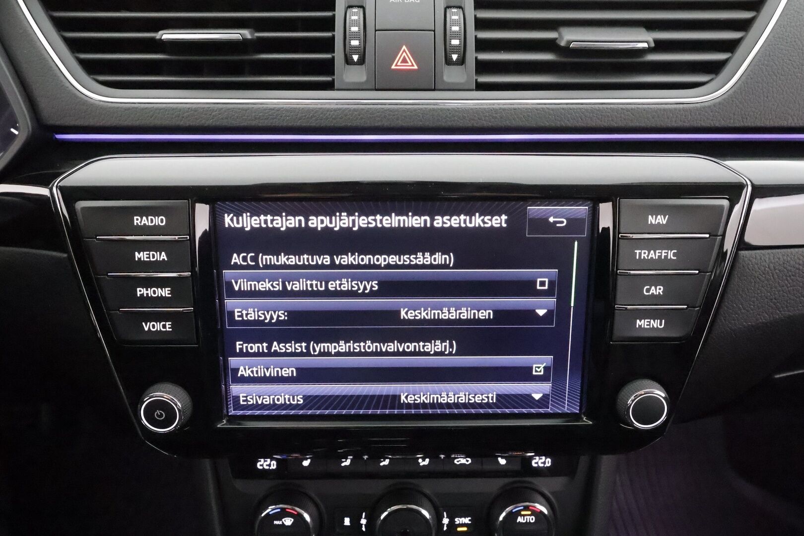 SKODA SUPERB 2017 2,0 TDI 190 L&K DSG - ACC | Webasto | Koukku | P.kamera | Muistipenkki | Keyless | Apple&Android