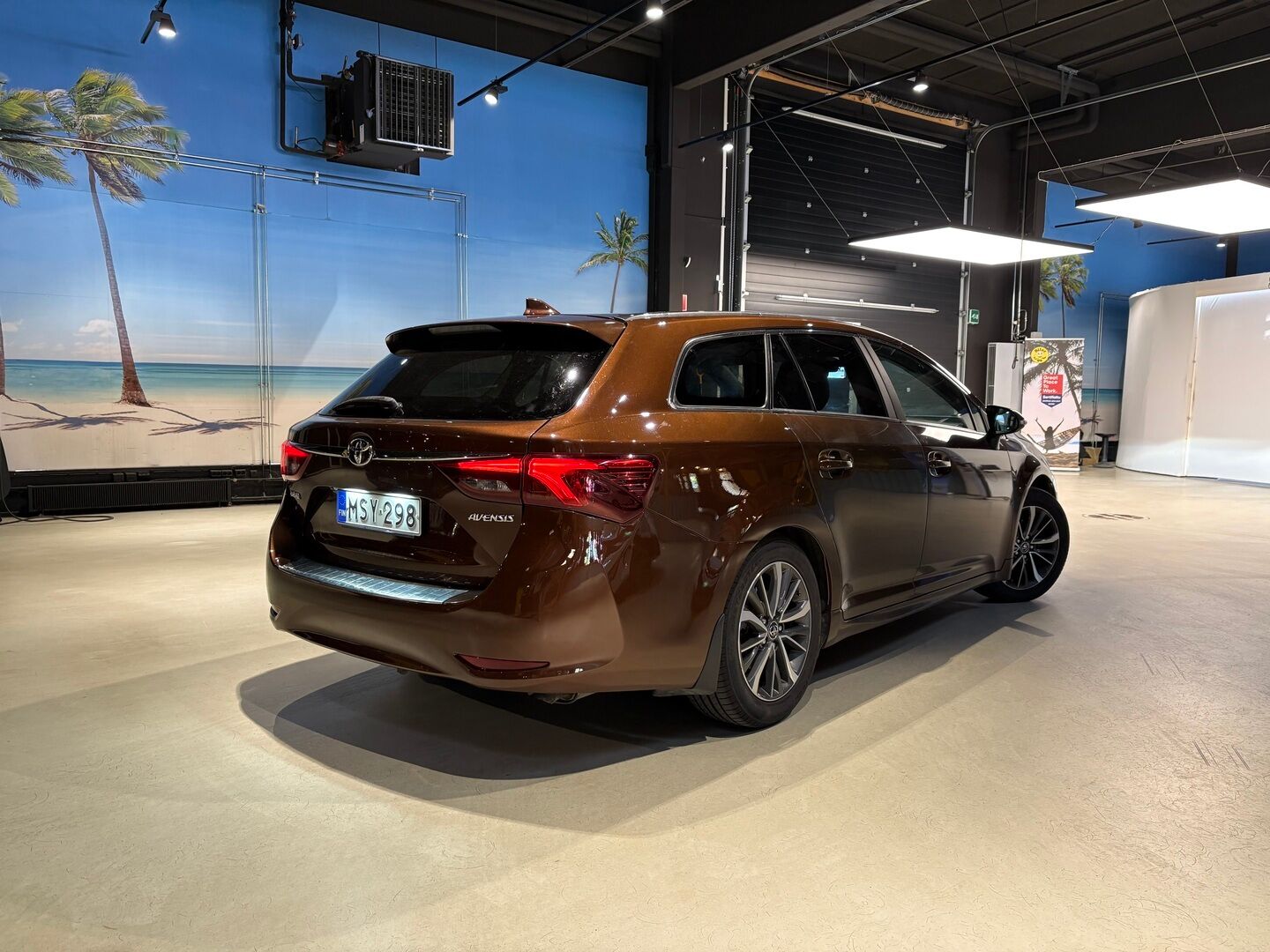 Toyota Avensis 2016 Touring Sports 1,8 Valvematic Premium Business Multidrive S - Webasto | Vetokoukku | Lasikatto | Peruutuskamera | Nahkasisusta | Muistipenkki | Sähköpenkit | Navi | Kaistavahti | SUPERVARUSTEET!