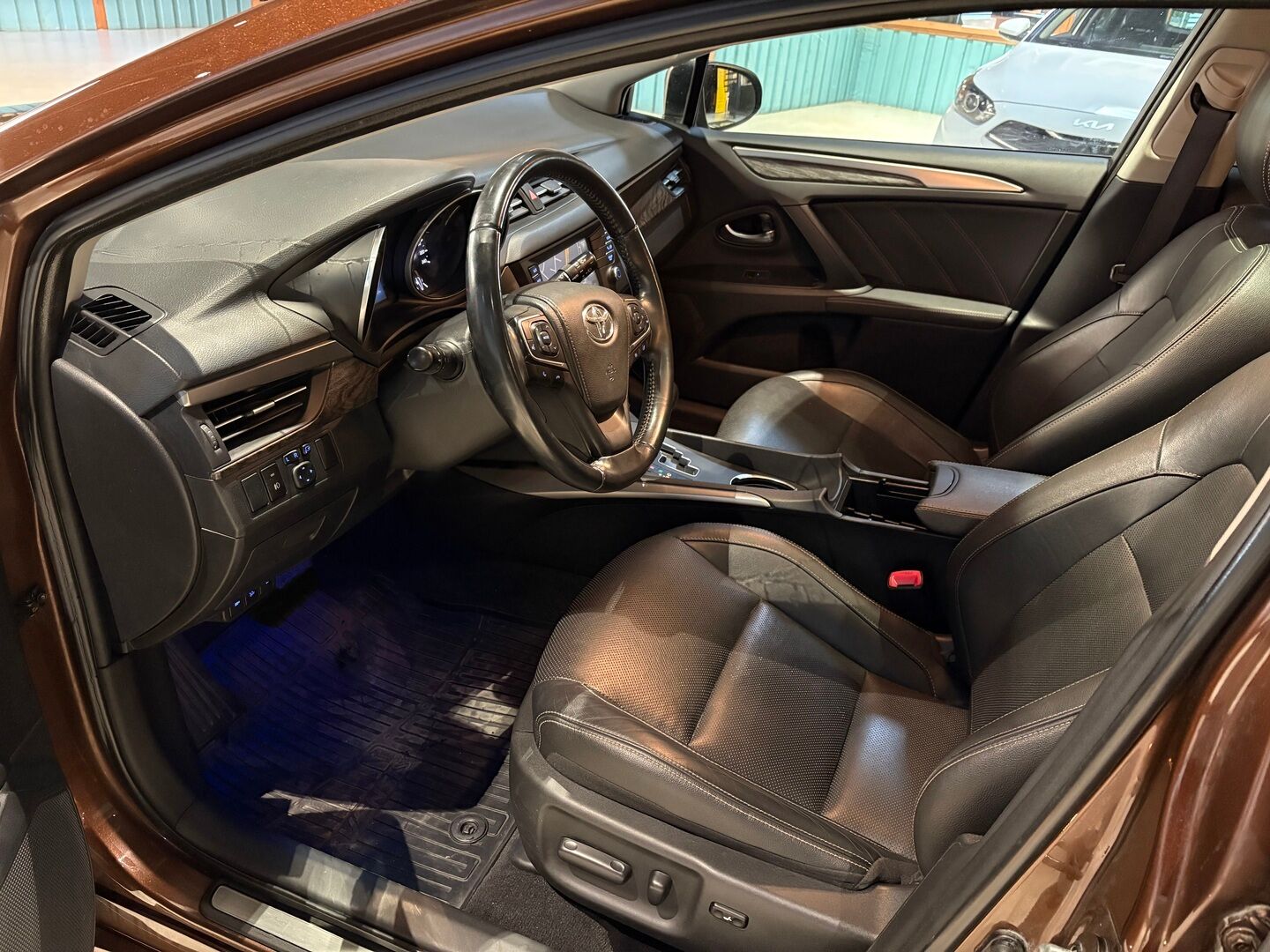 Toyota Avensis 2016 Touring Sports 1,8 Valvematic Premium Business Multidrive S - Webasto | Vetokoukku | Lasikatto | Peruutuskamera | Nahkasisusta | Muistipenkki | Sähköpenkit | Navi | Kaistavahti | SUPERVARUSTEET!